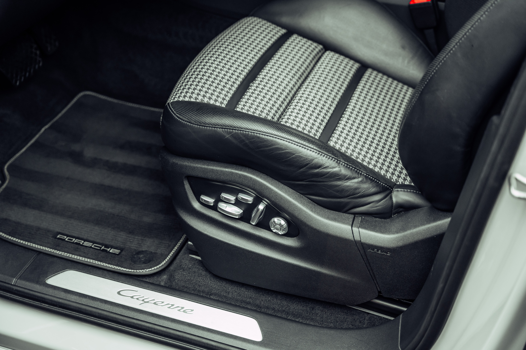 listing desktop thumbnail image 7