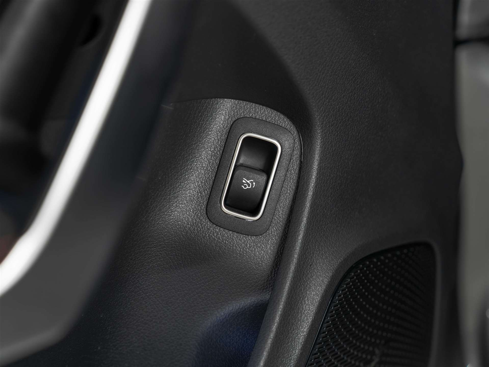 listing desktop thumbnail image 23