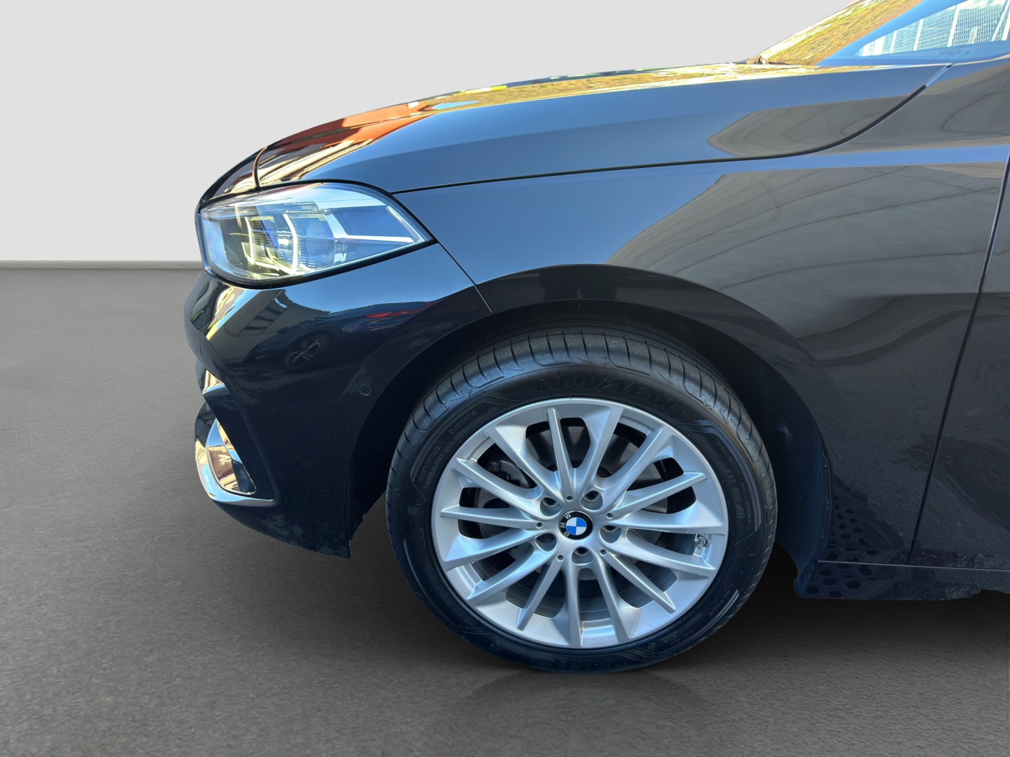 listing desktop thumbnail image 4