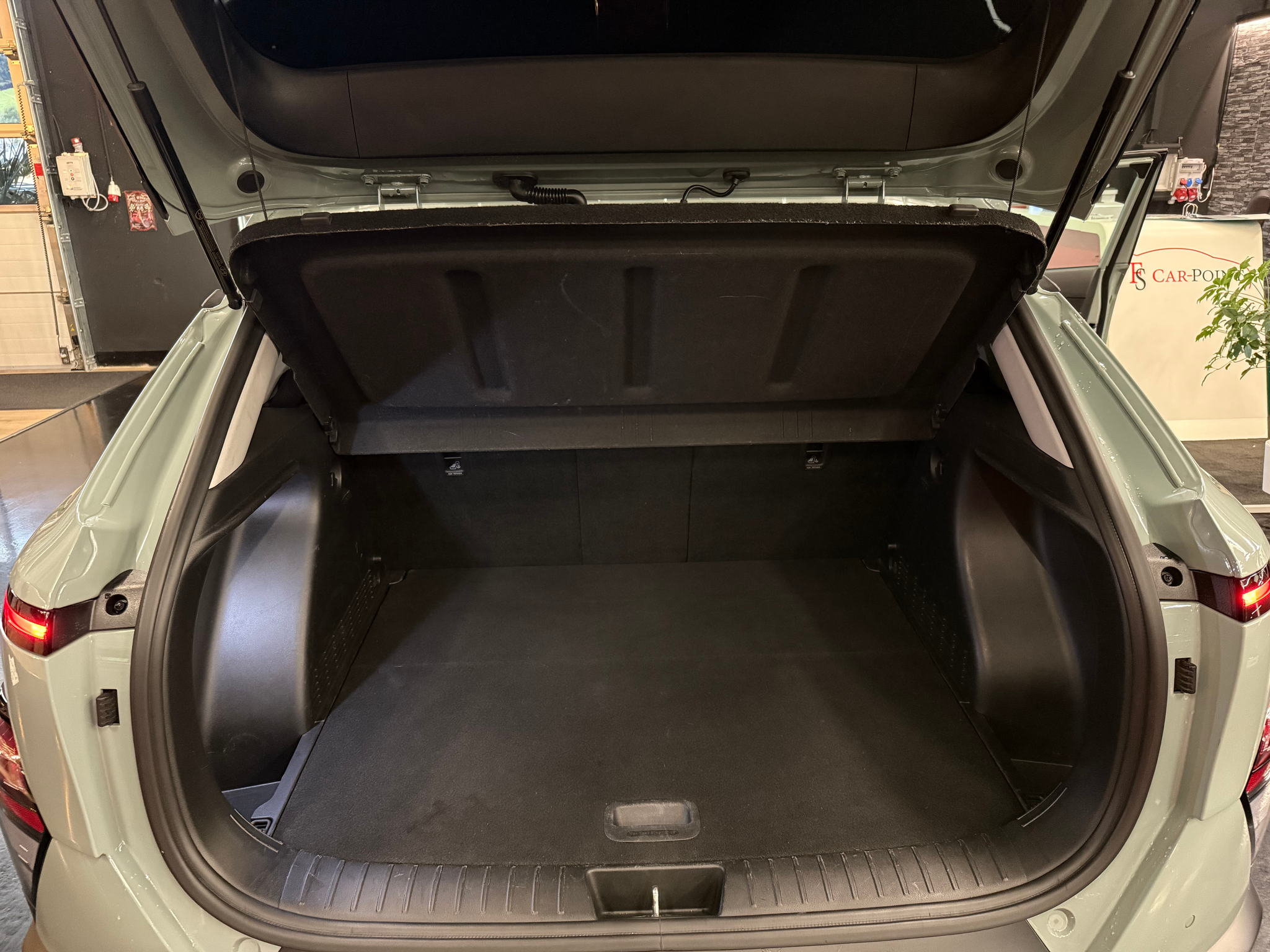 listing desktop thumbnail image 14