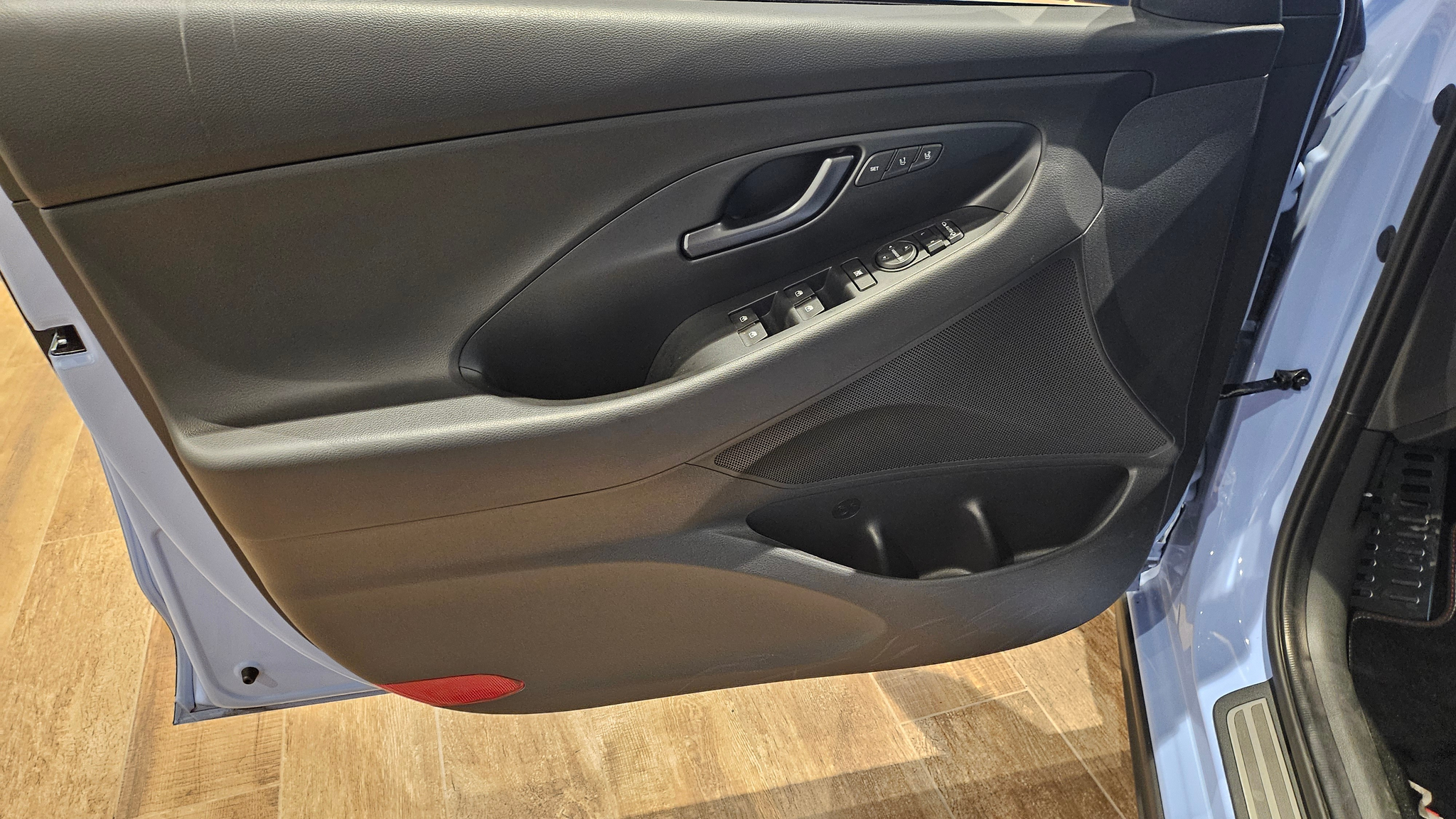 listing desktop thumbnail image 23