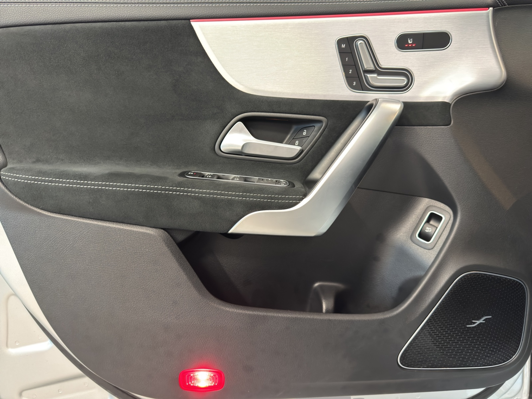 listing desktop thumbnail image 12