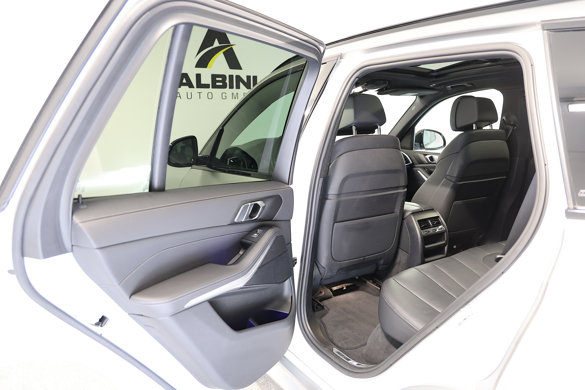 listing desktop thumbnail image 13