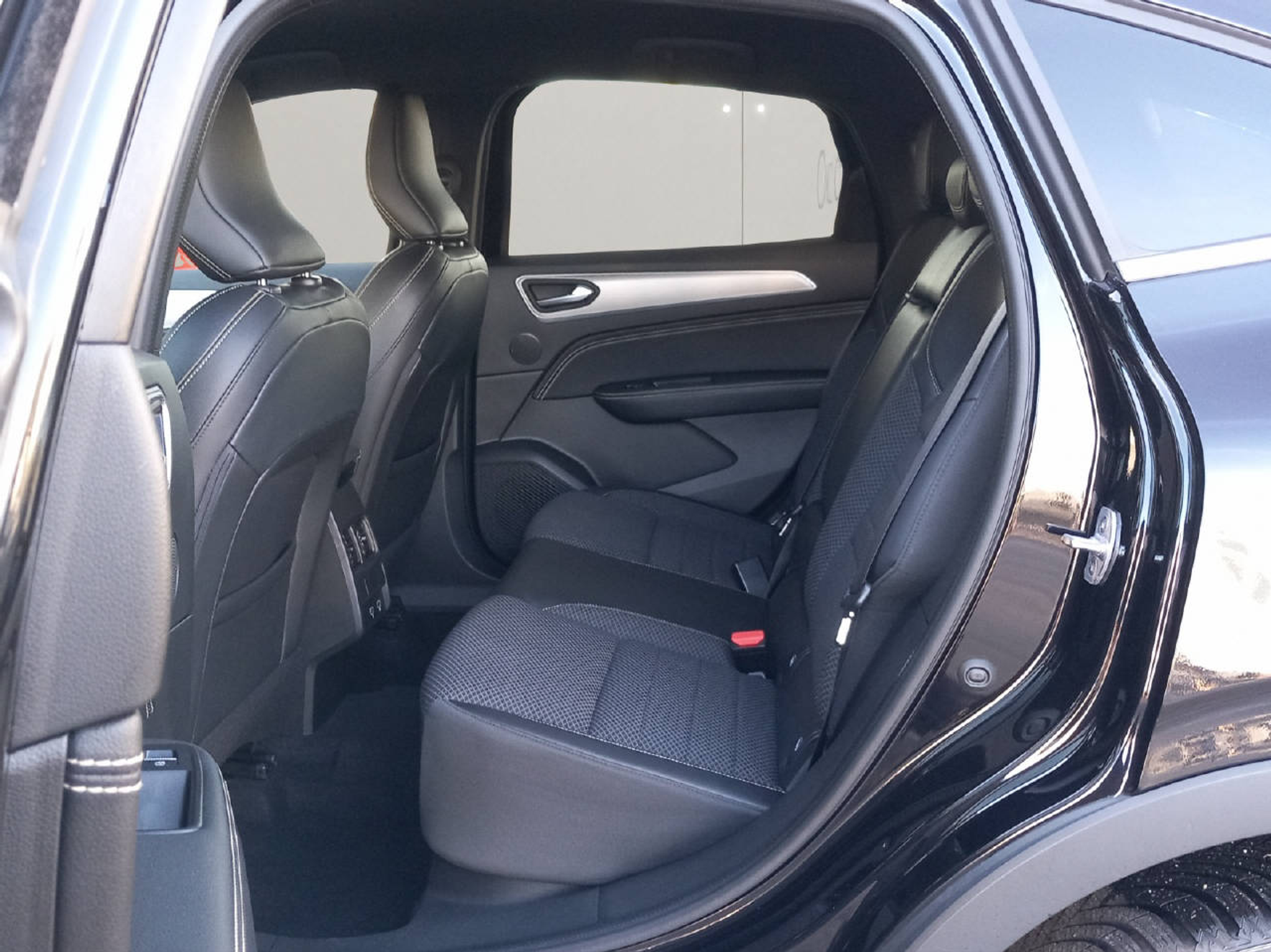 listing desktop thumbnail image 9