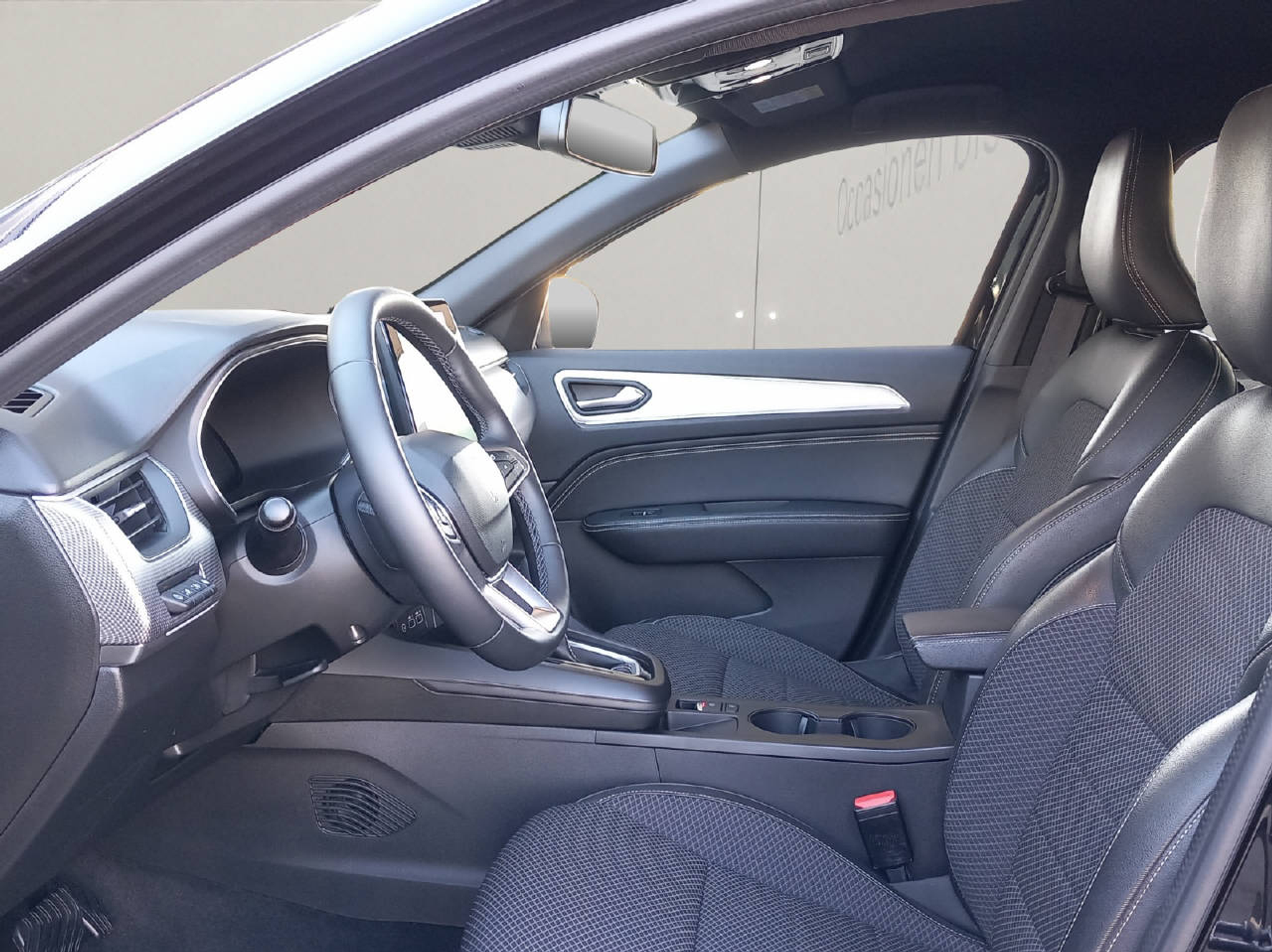 listing desktop thumbnail image 3