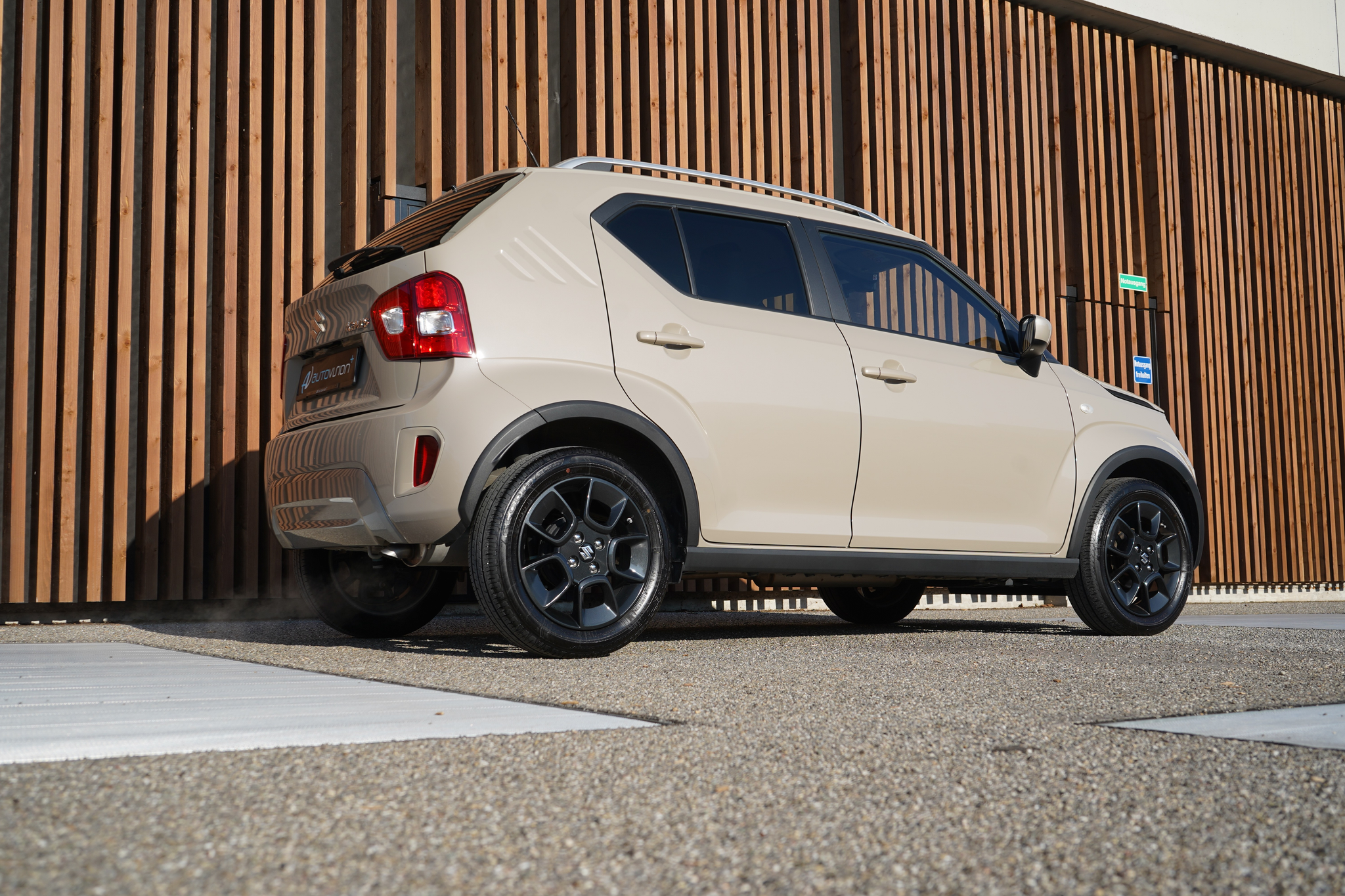 listing desktop thumbnail image 9