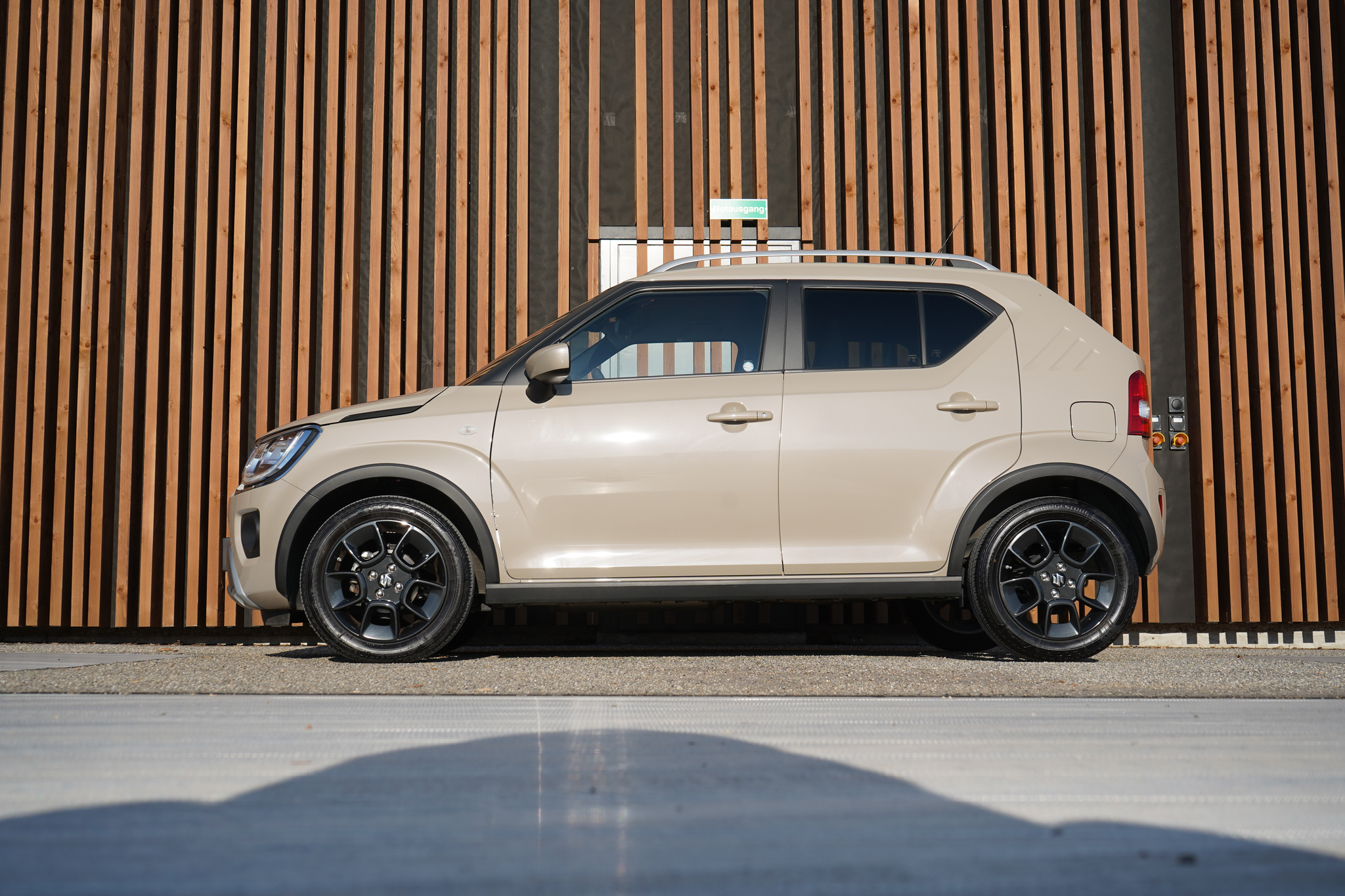 listing desktop thumbnail image 3