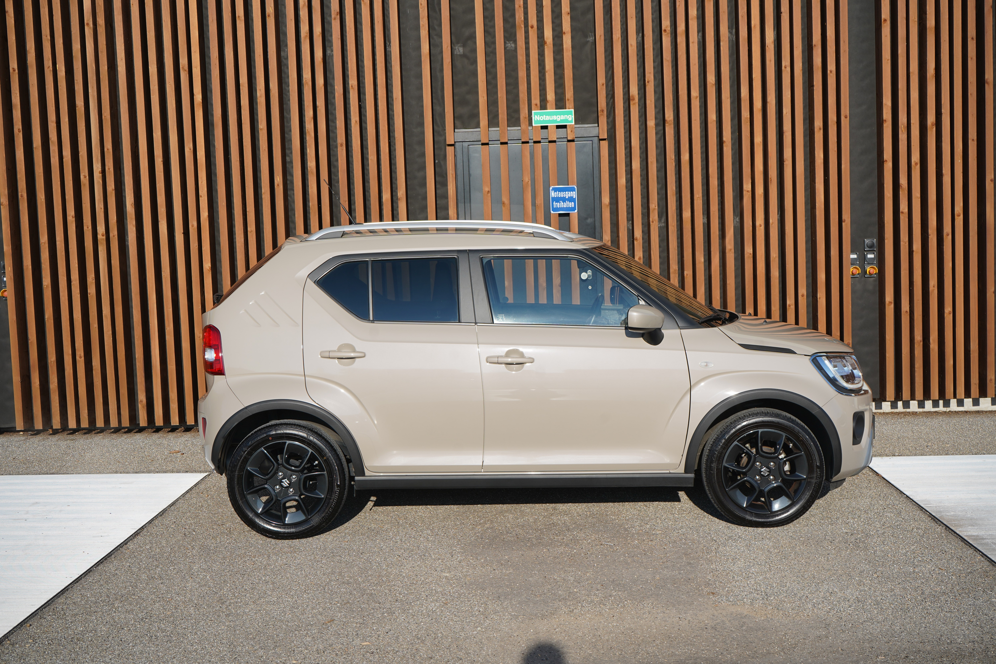 listing desktop thumbnail image 4