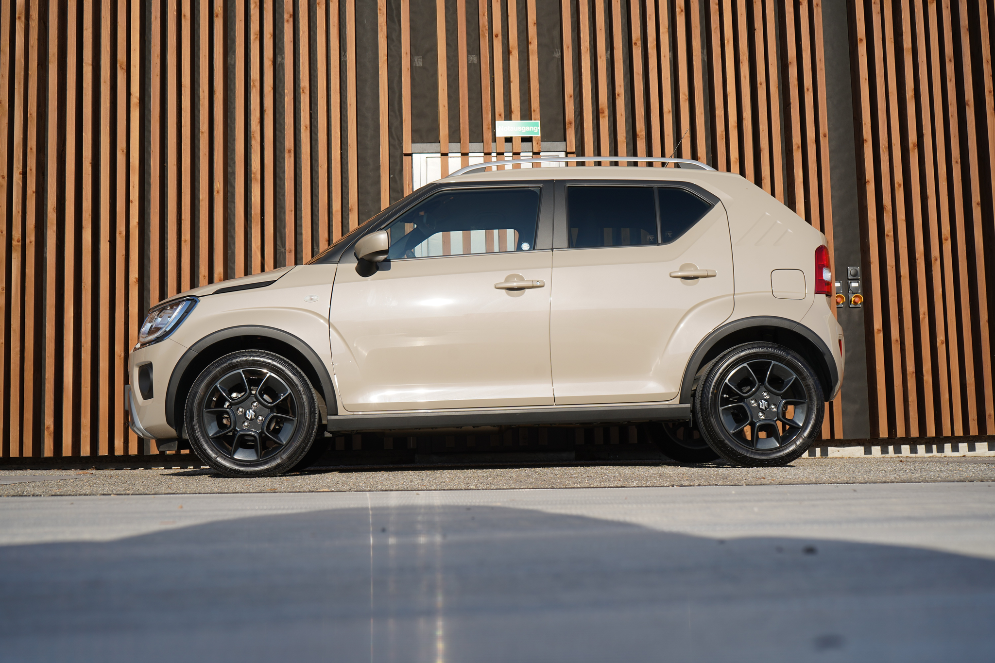 listing desktop thumbnail image 1