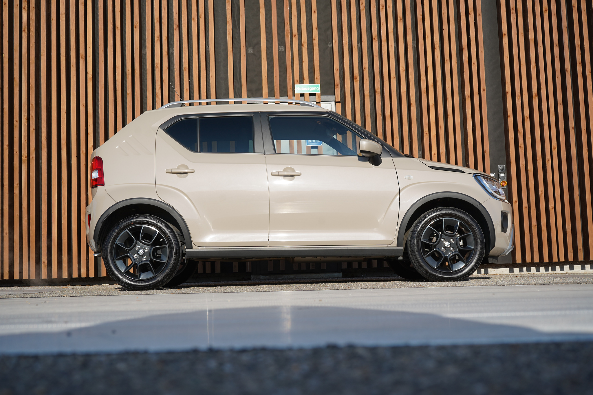 listing desktop thumbnail image 2