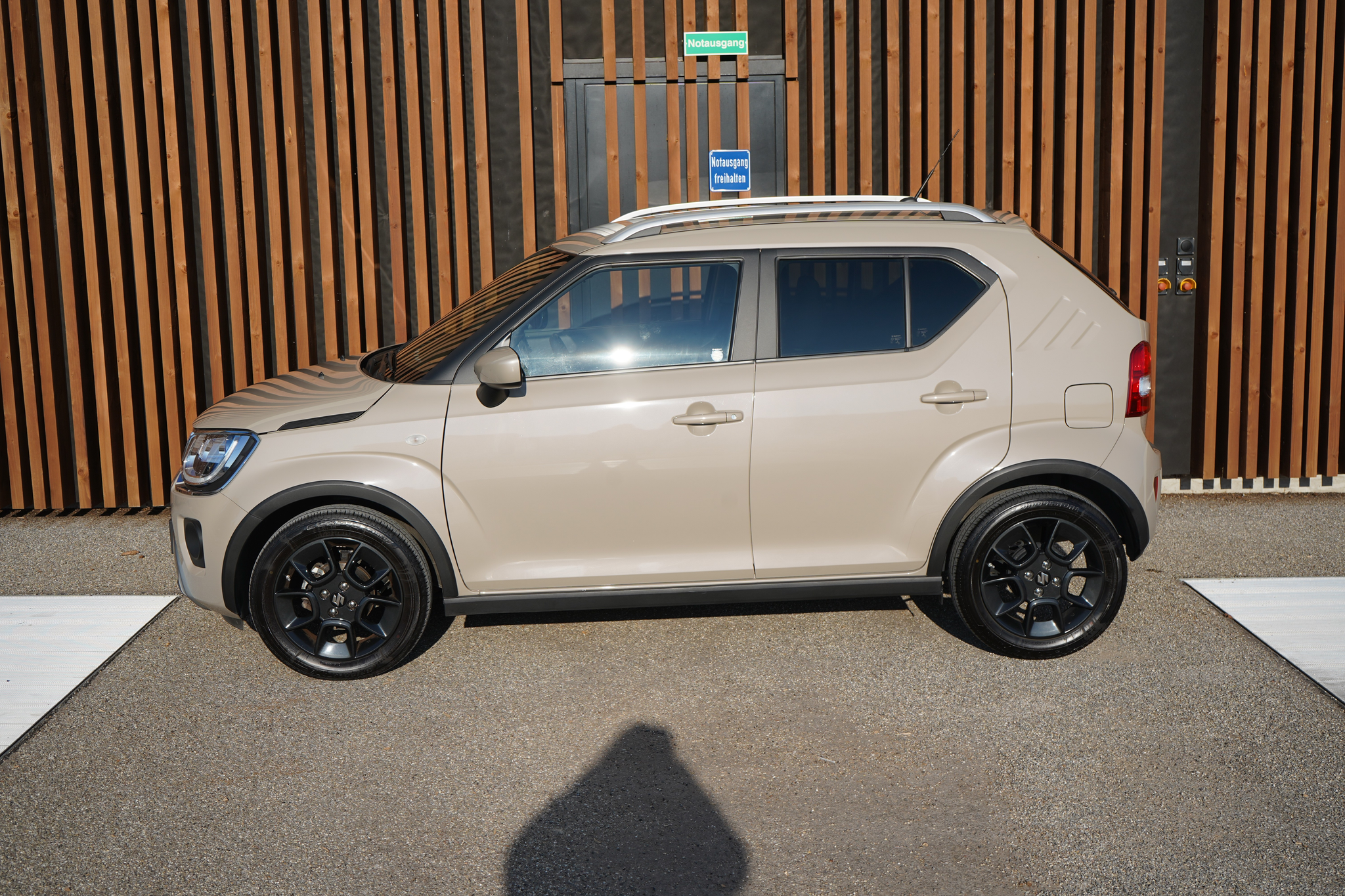 listing desktop thumbnail image 5