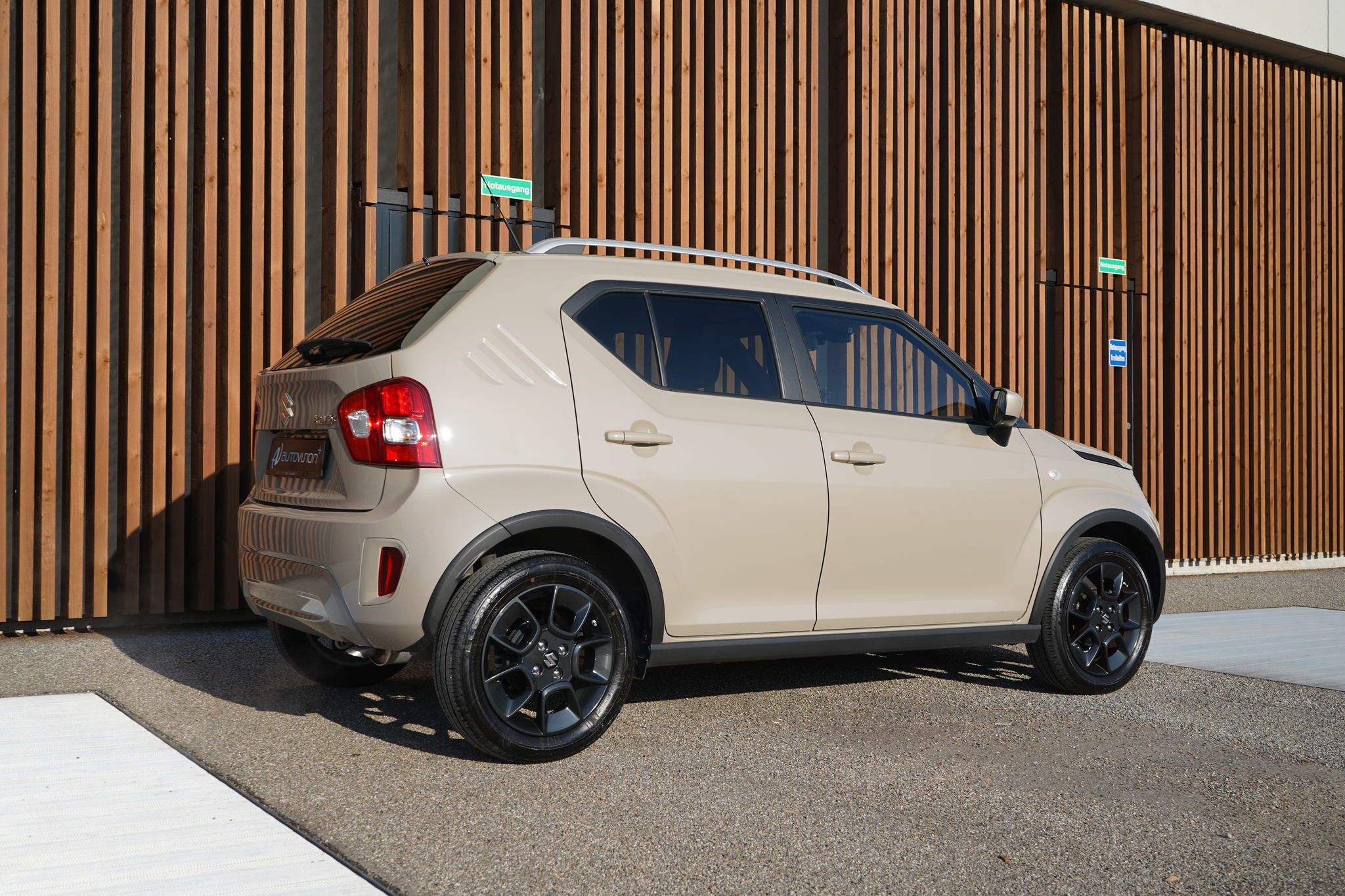 listing desktop thumbnail image 7