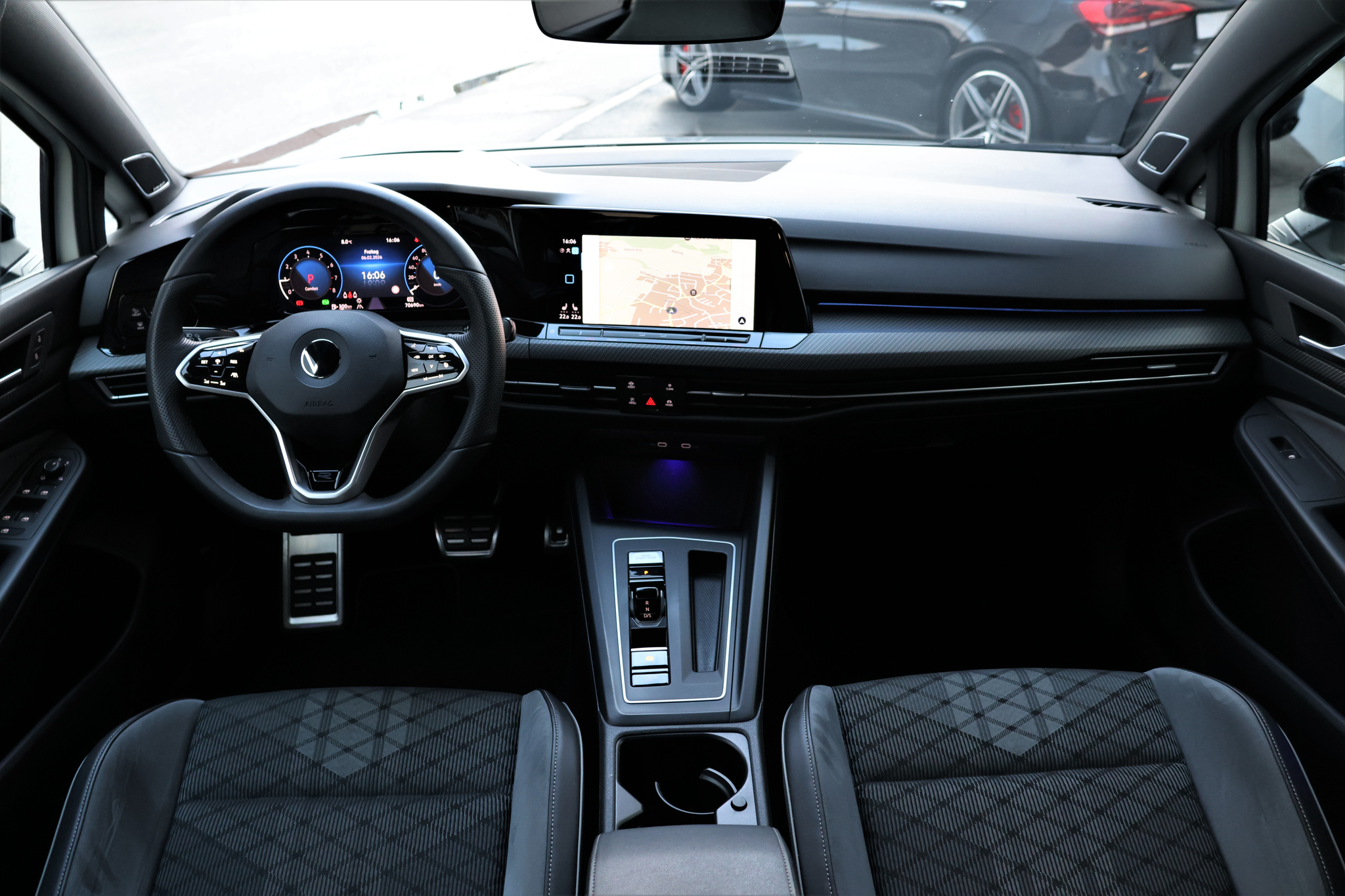 listing desktop thumbnail image 16