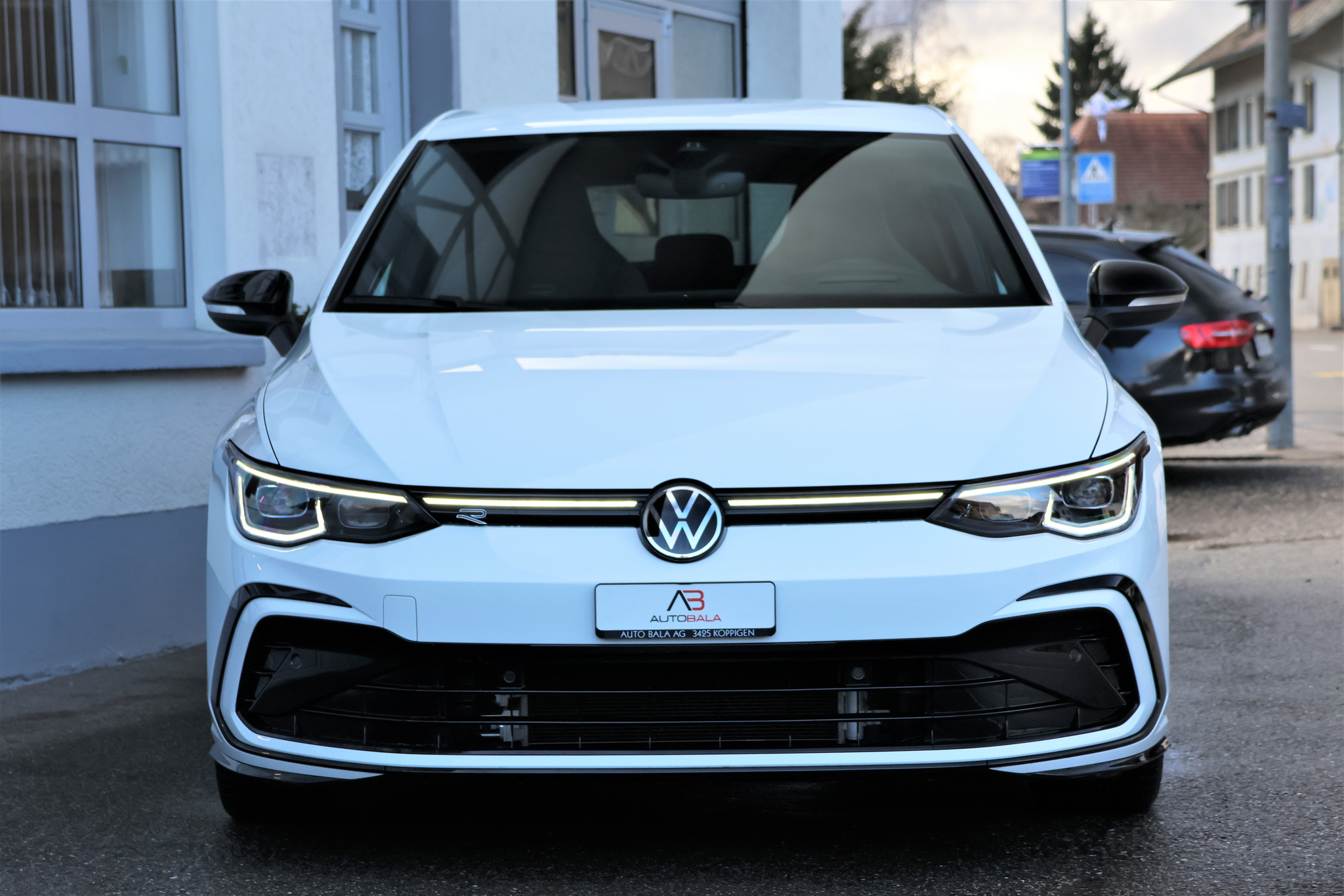 listing desktop thumbnail image 1