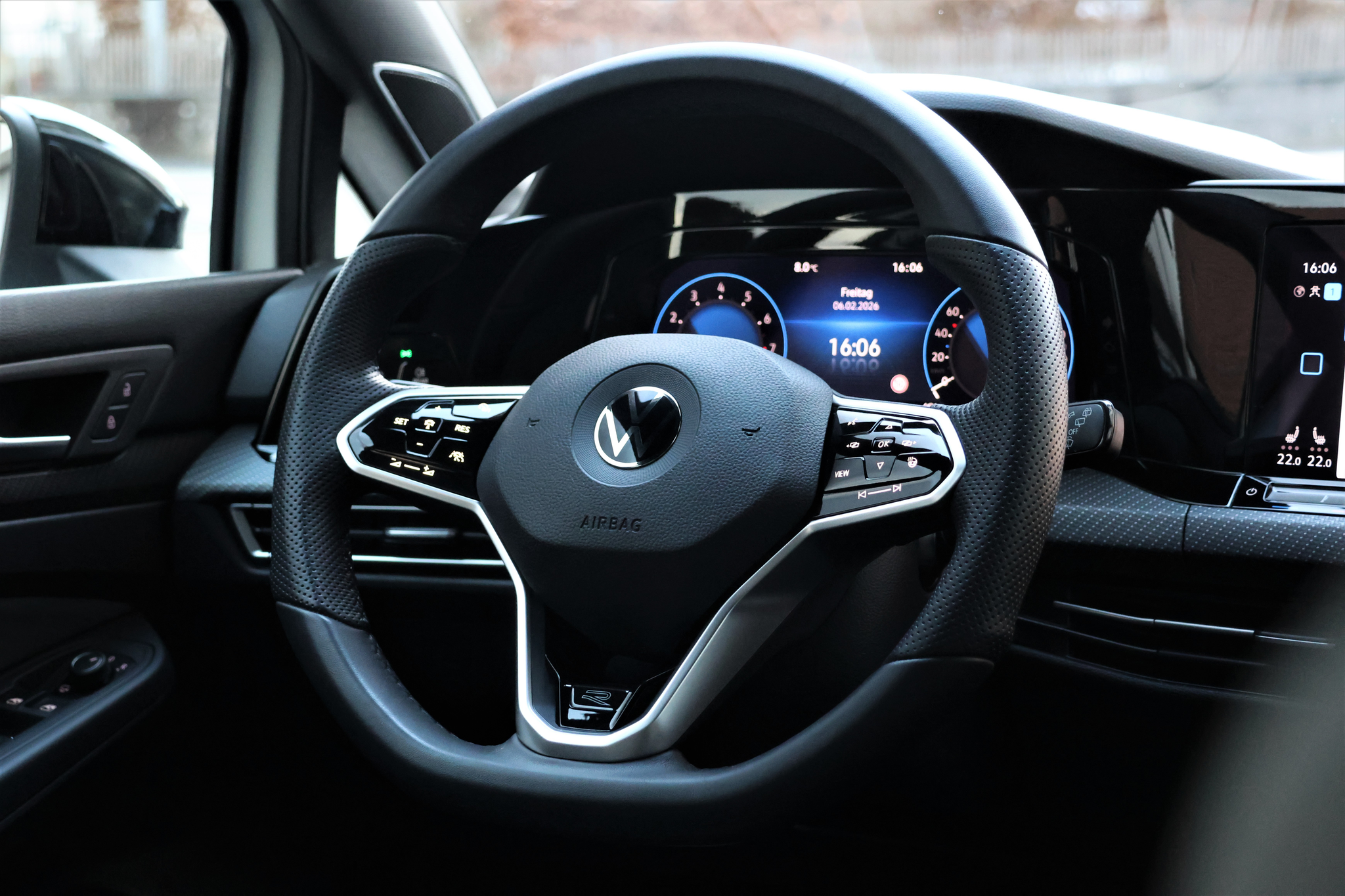 listing desktop thumbnail image 15