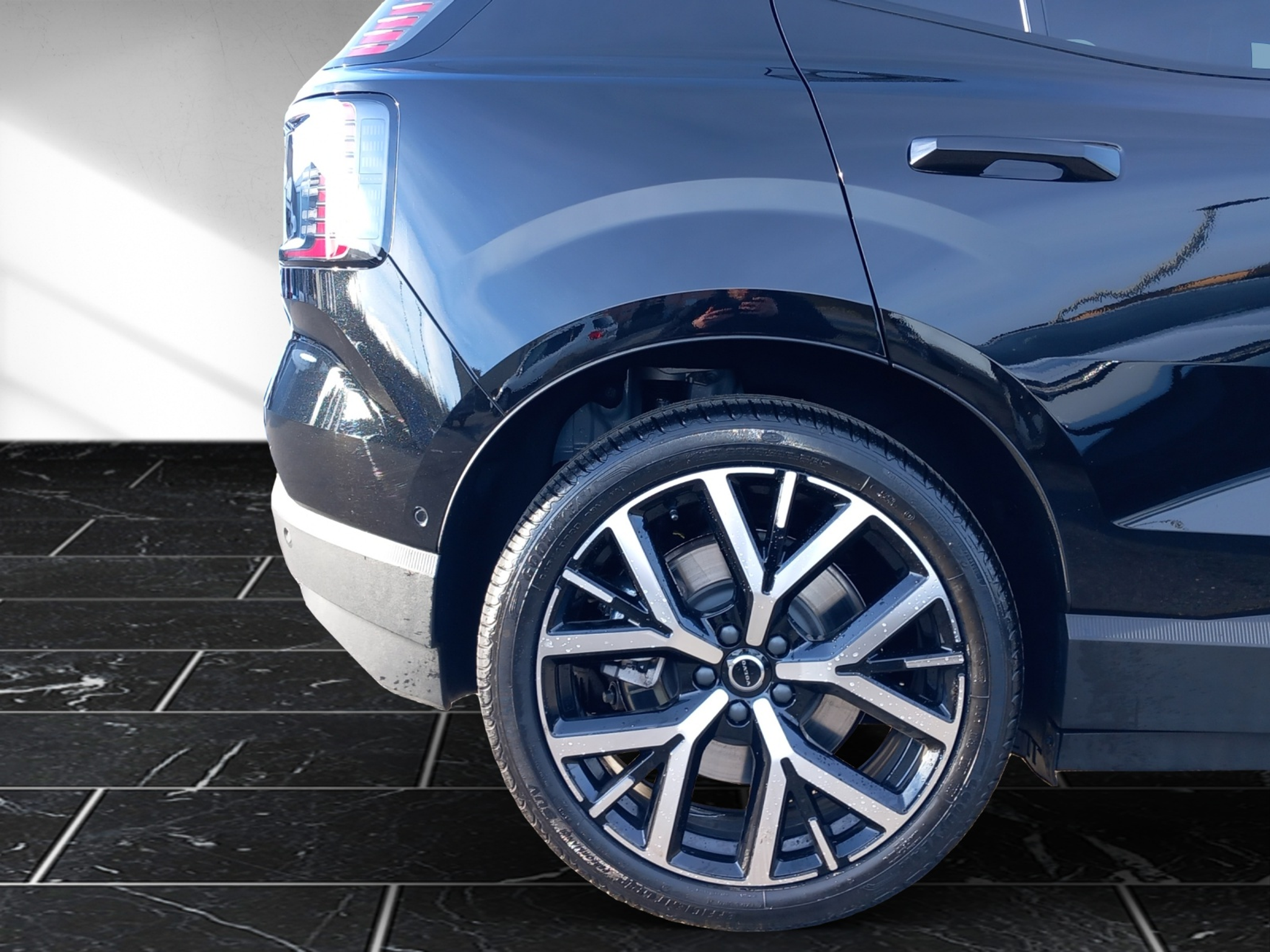 listing desktop thumbnail image 7