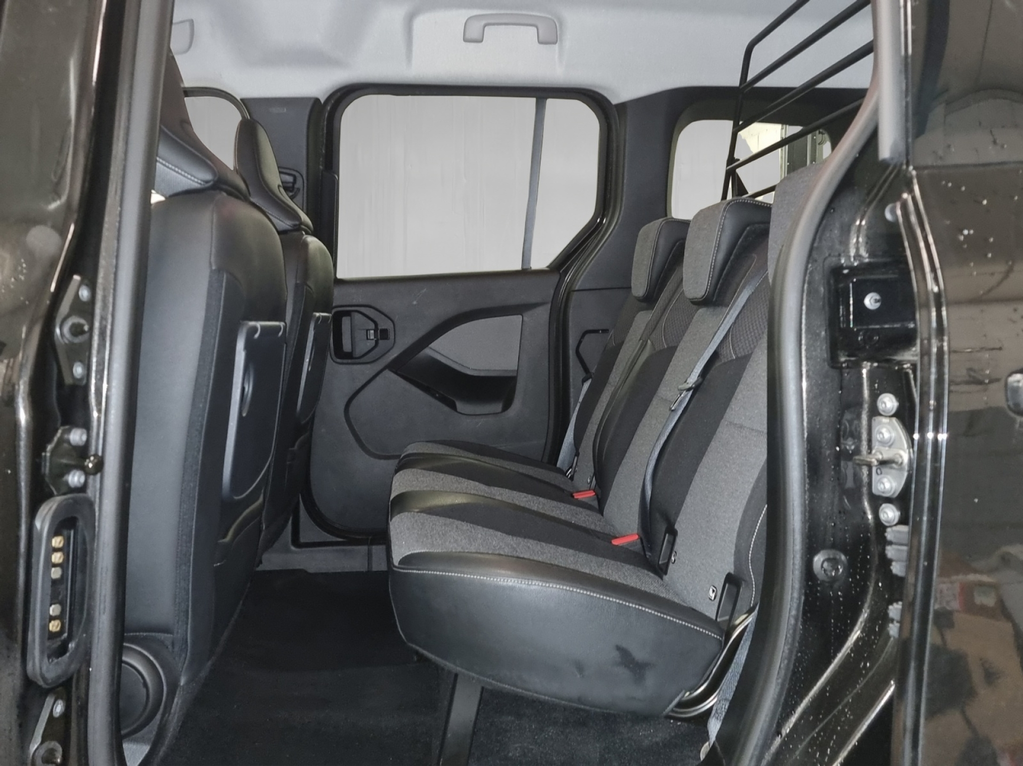 listing desktop thumbnail image 7