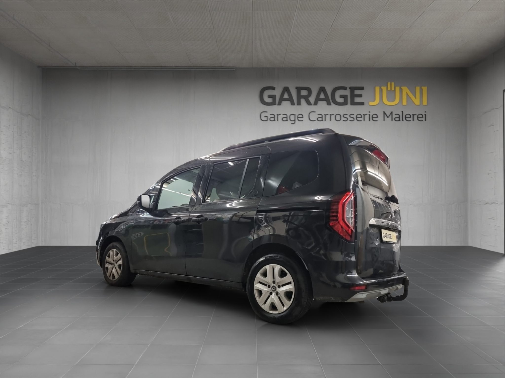 listing desktop thumbnail image 3