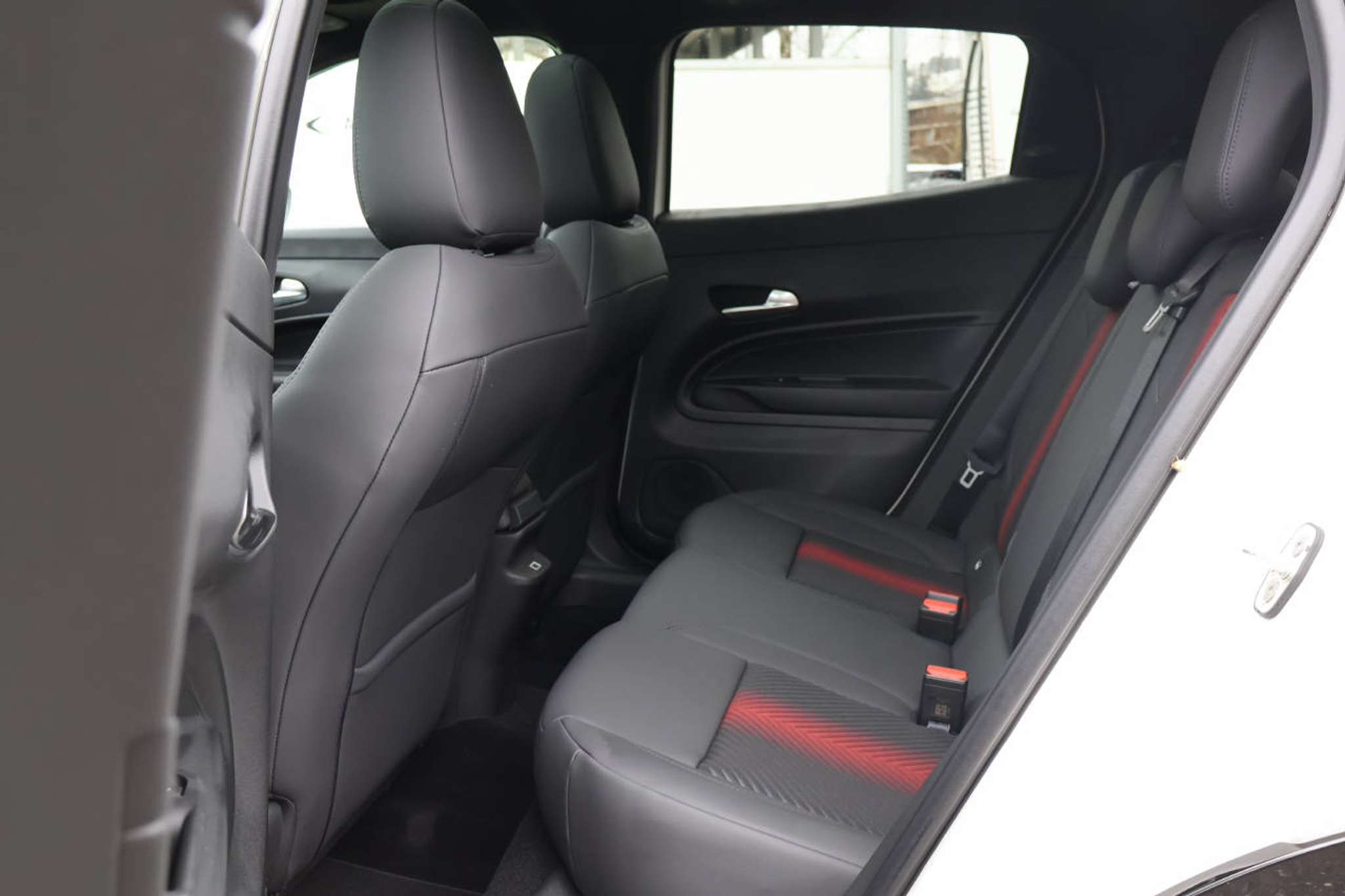 listing desktop thumbnail image 15