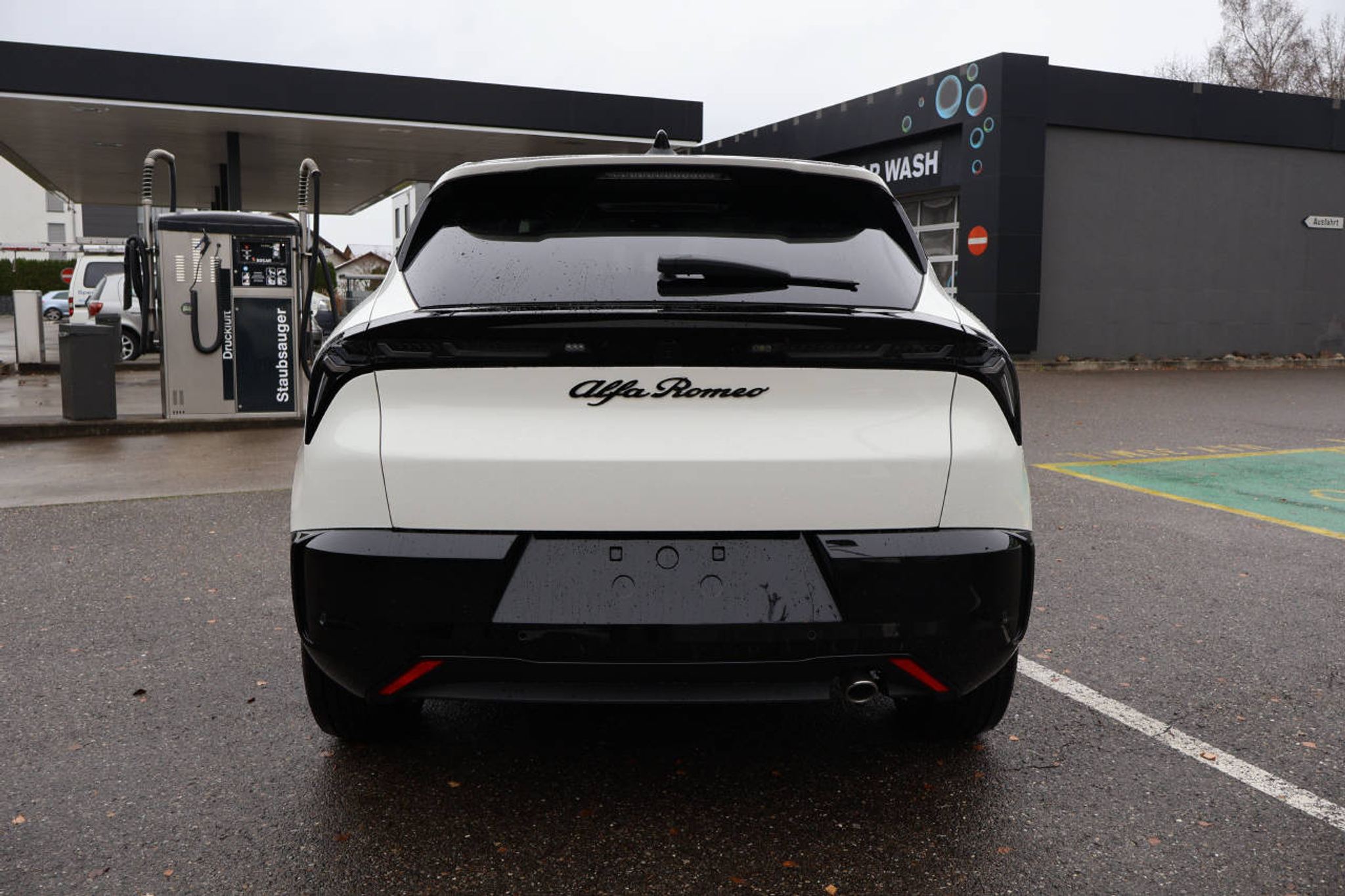 listing desktop thumbnail image 3