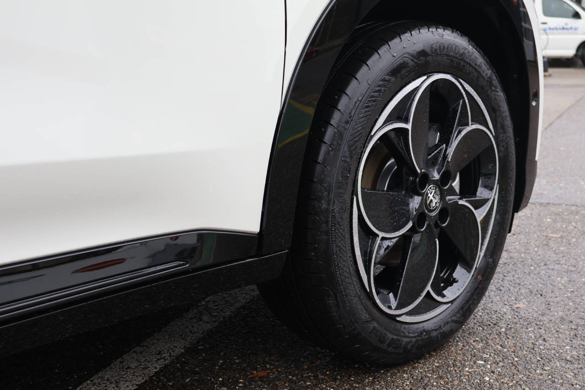 listing desktop thumbnail image 9