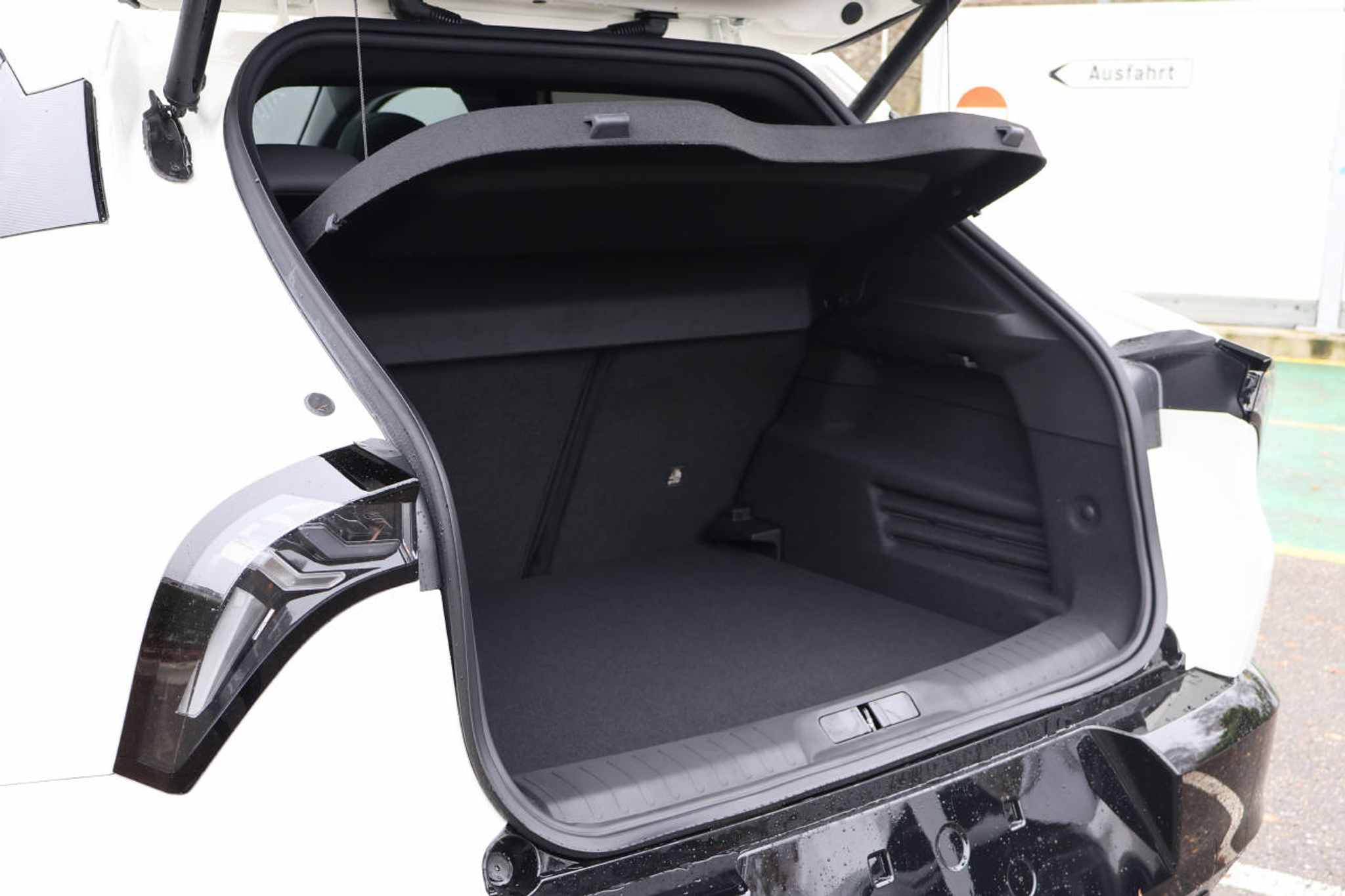 listing desktop thumbnail image 4