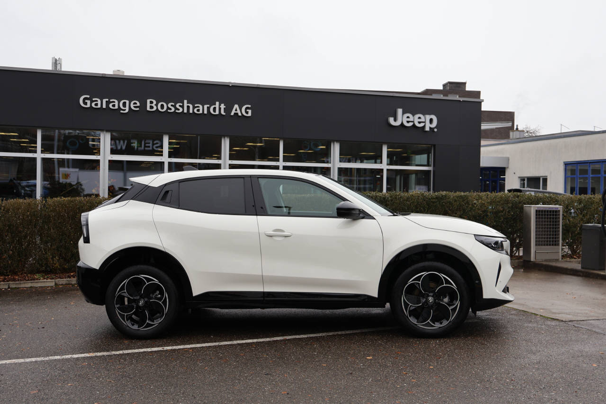 listing desktop thumbnail image 1