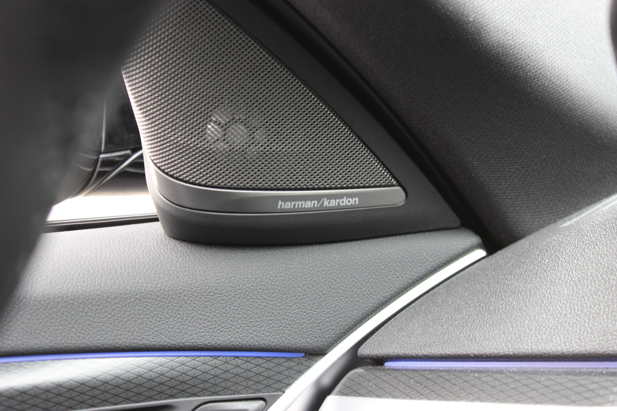 listing desktop thumbnail image 17