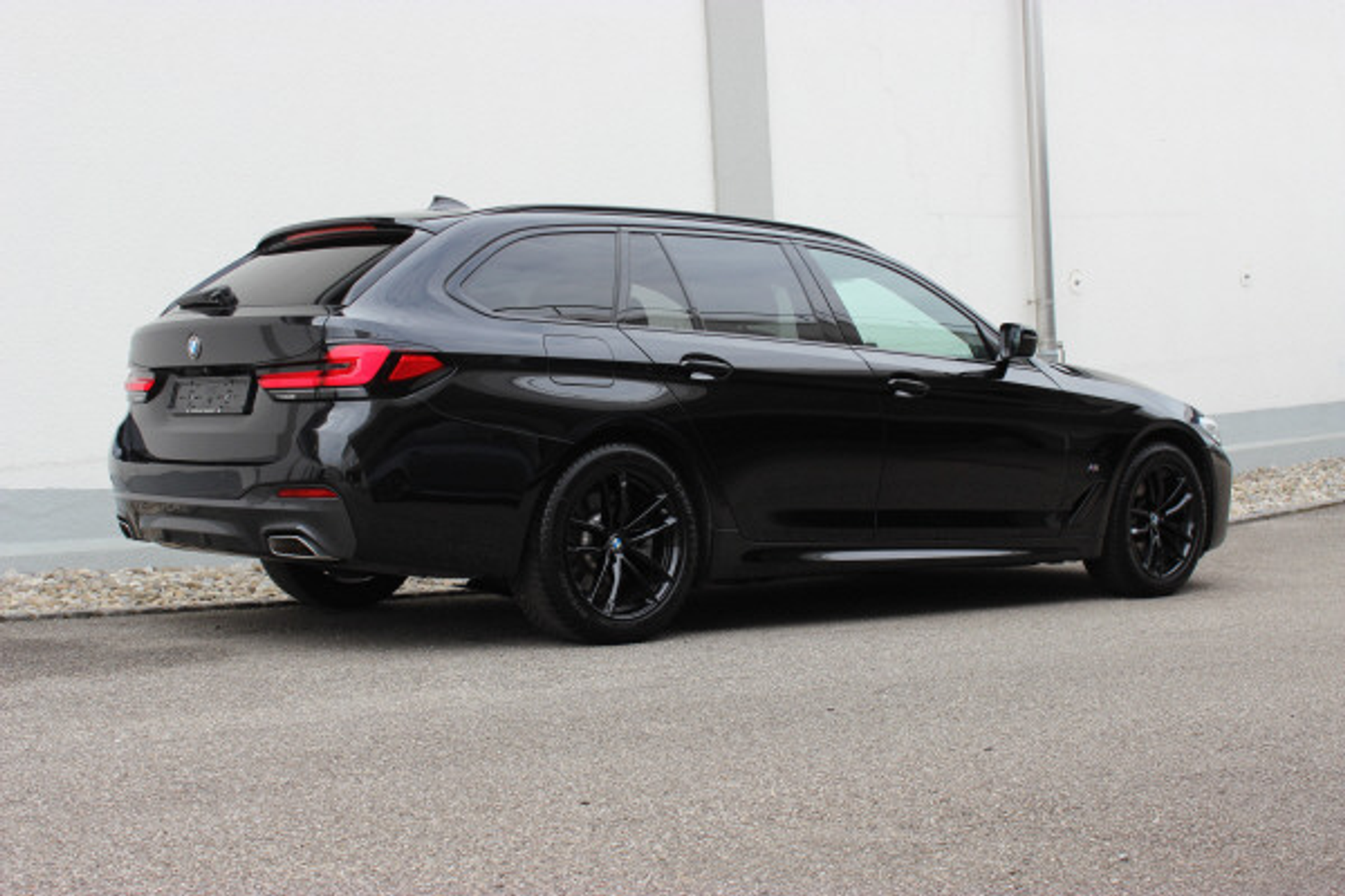 listing desktop thumbnail image 2