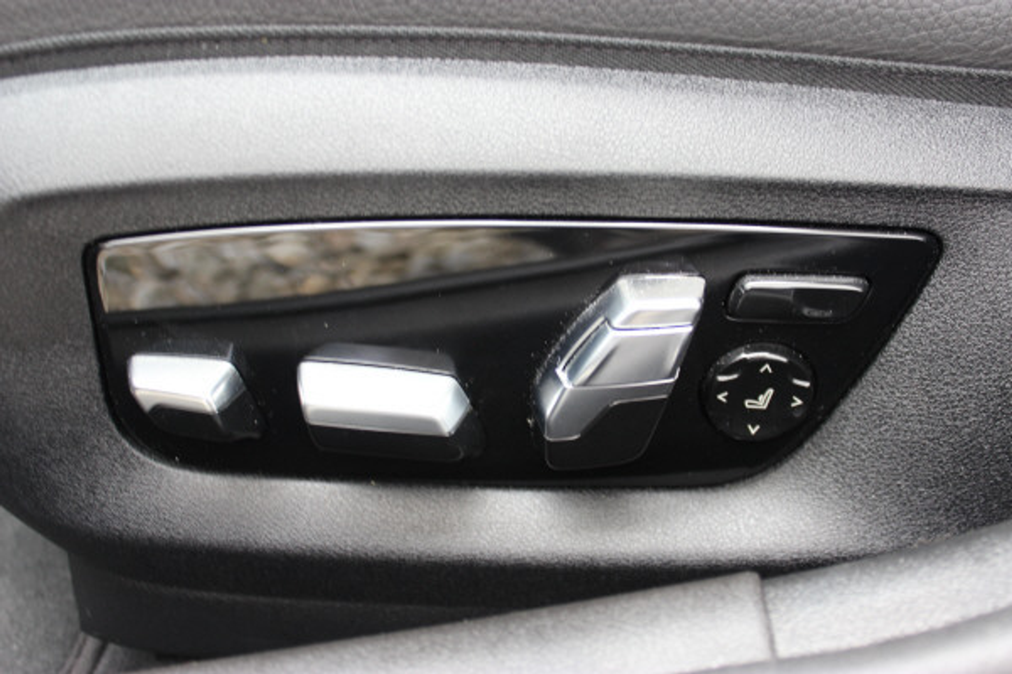 listing desktop thumbnail image 8