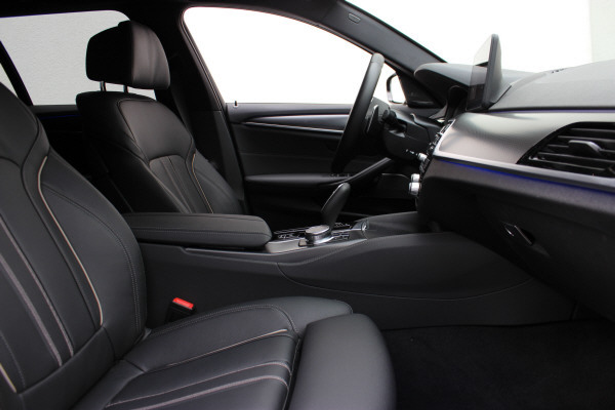 listing desktop thumbnail image 3