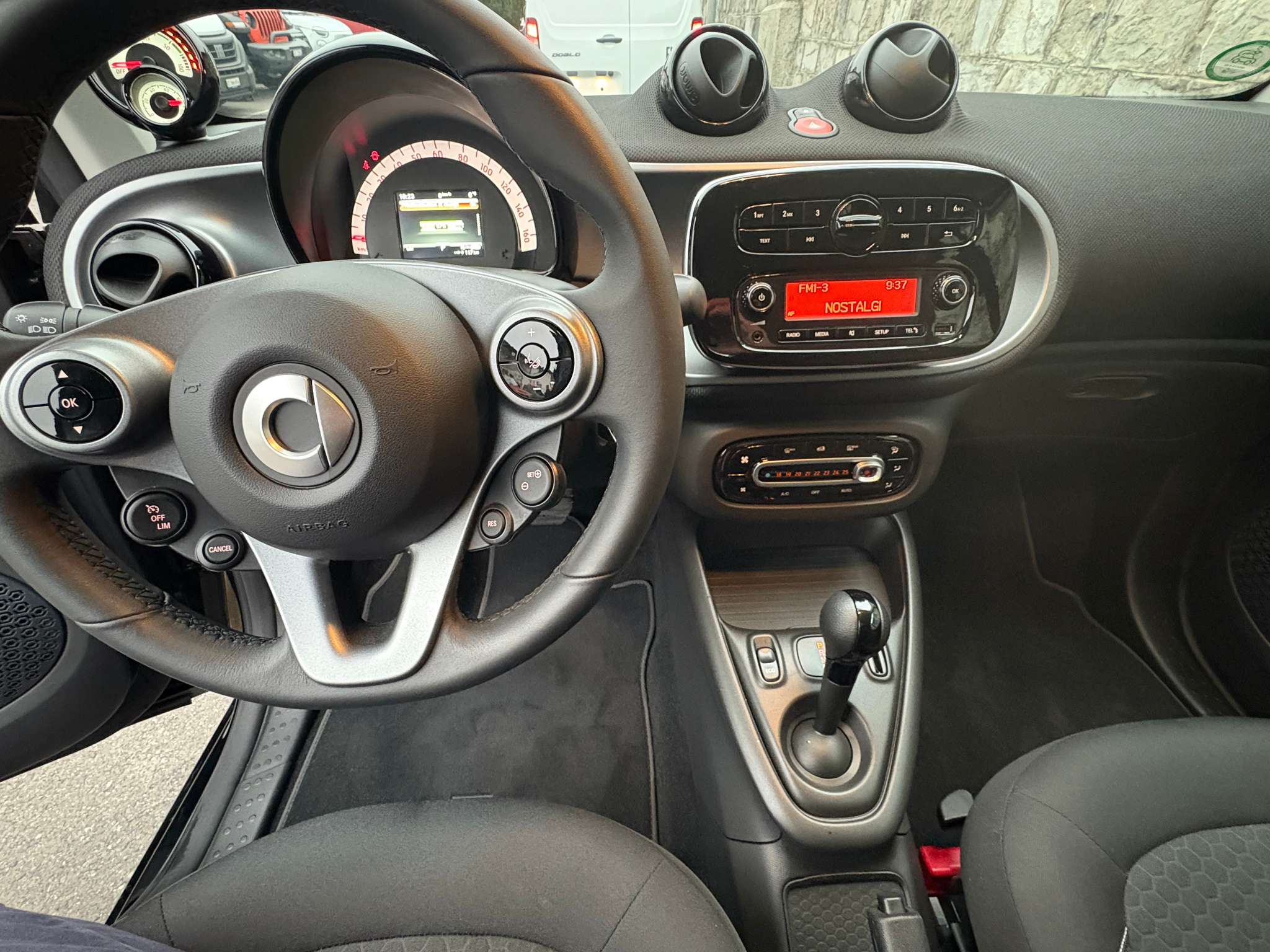 listing desktop thumbnail image 7