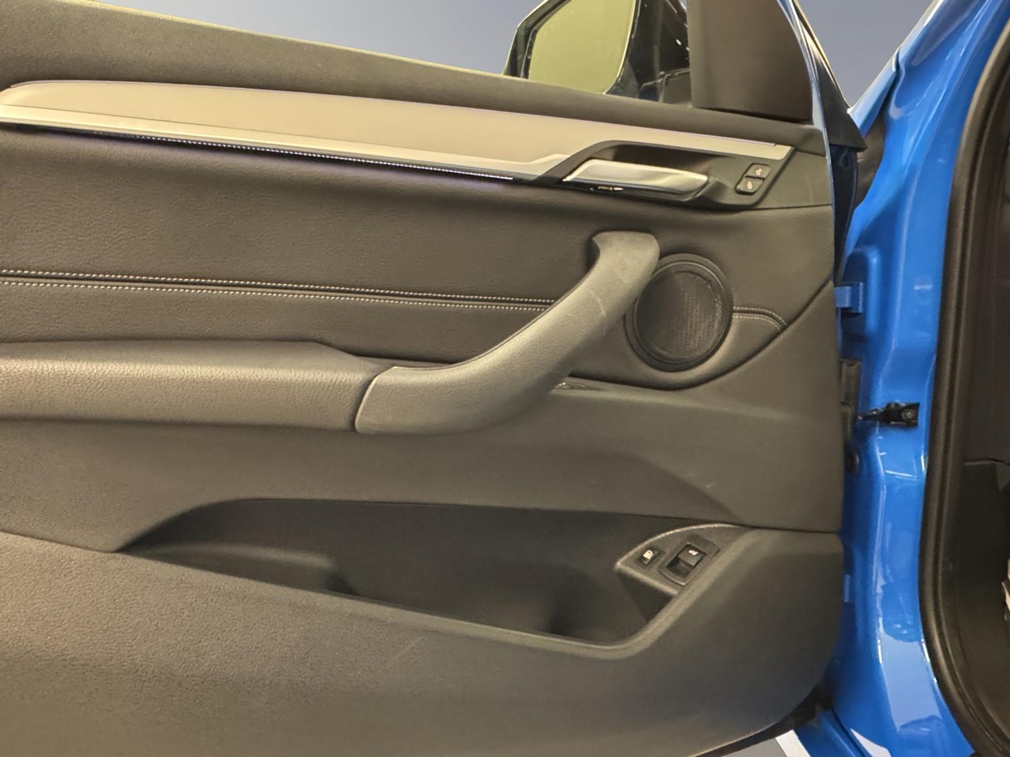 listing desktop thumbnail image 12