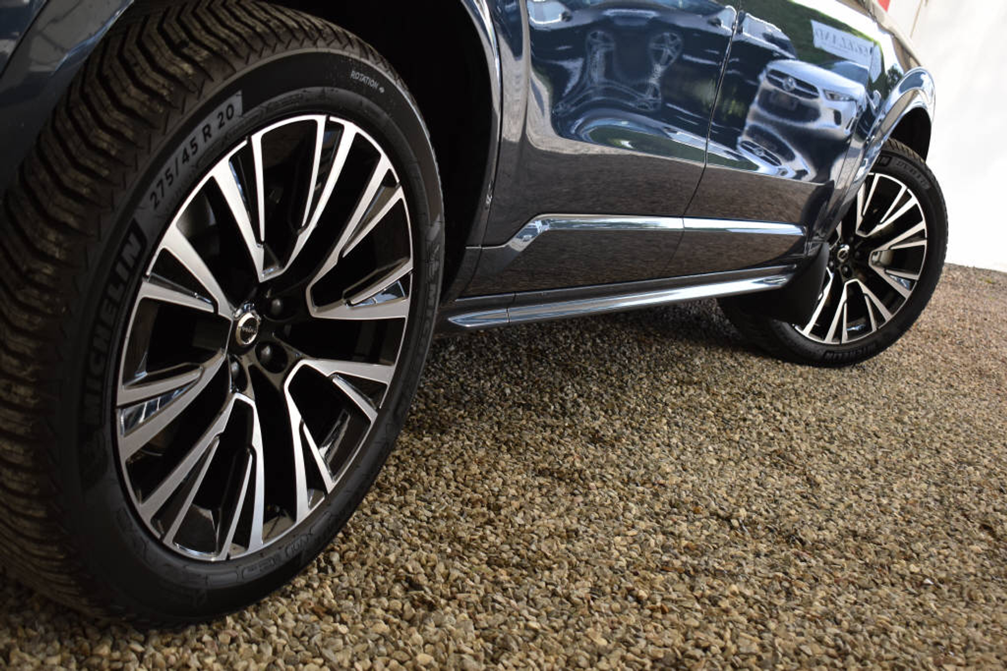 listing desktop thumbnail image 4