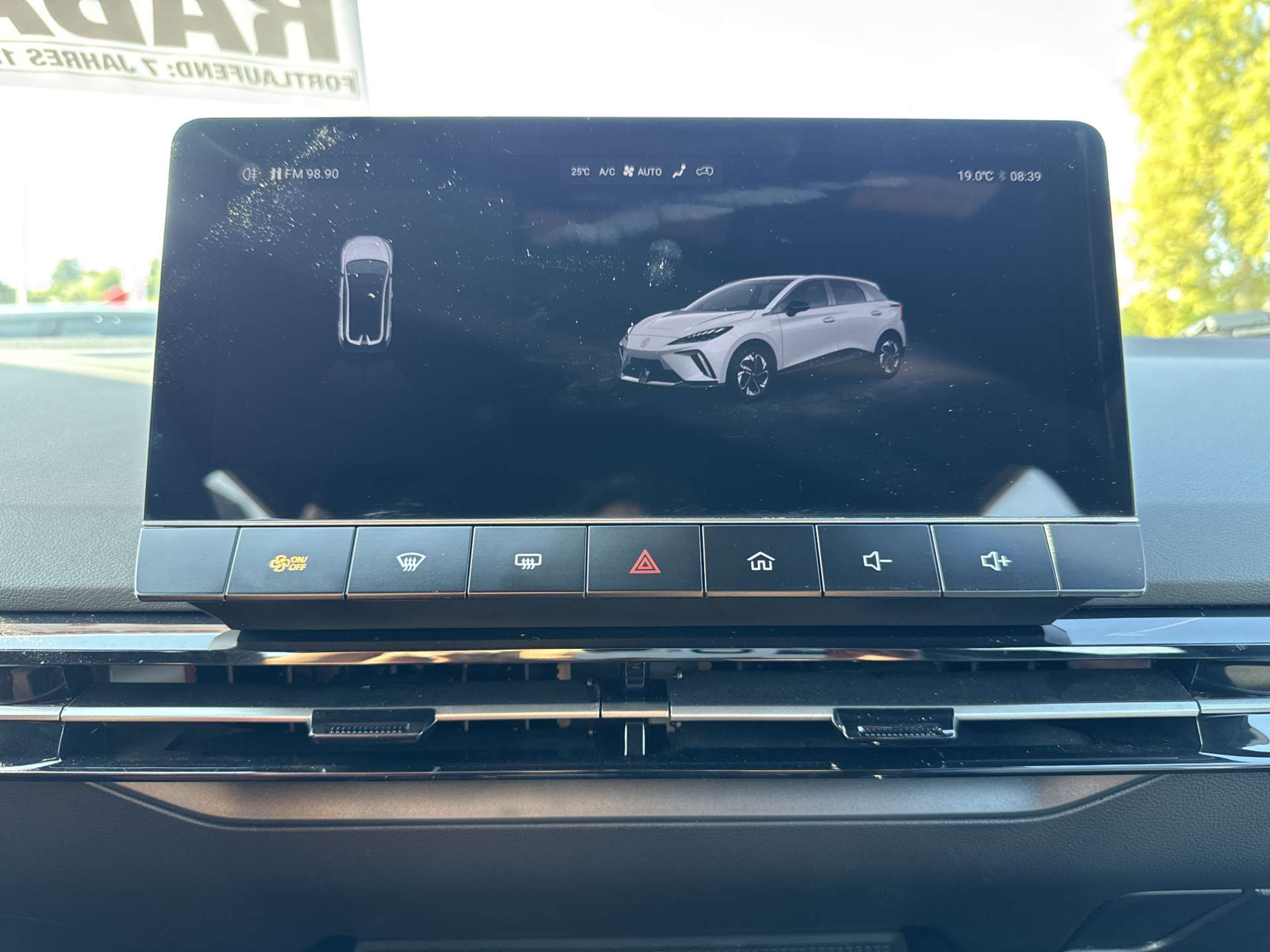 listing desktop thumbnail image 6