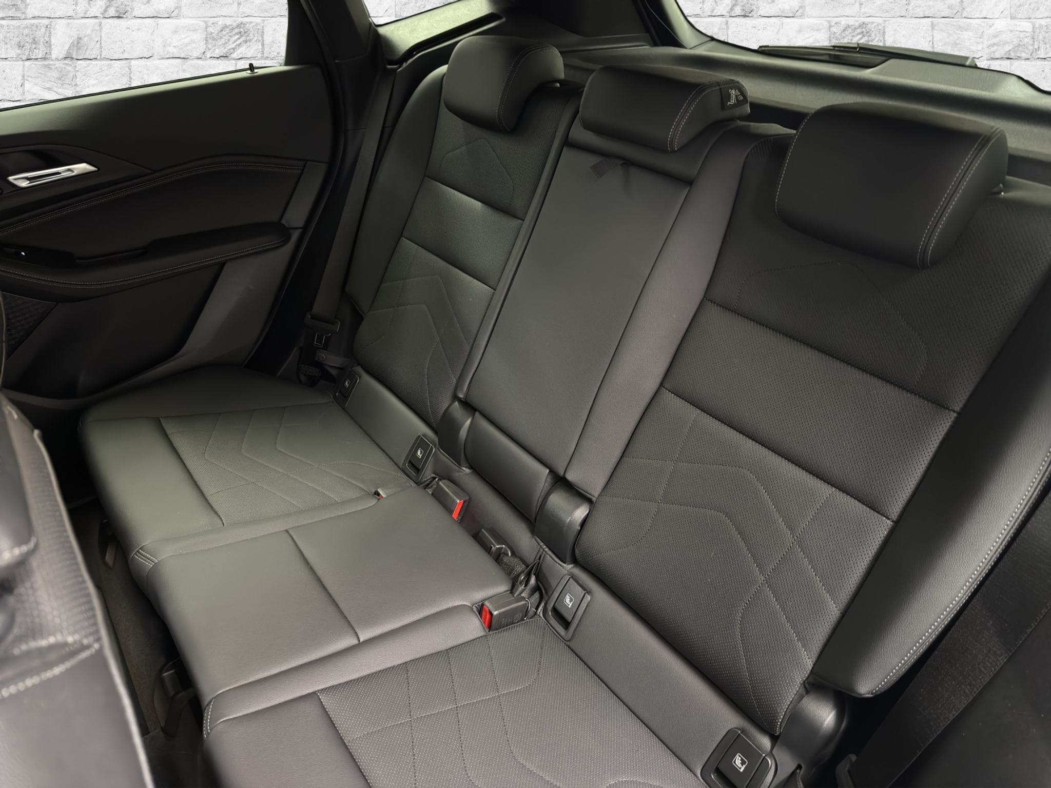 listing desktop thumbnail image 15