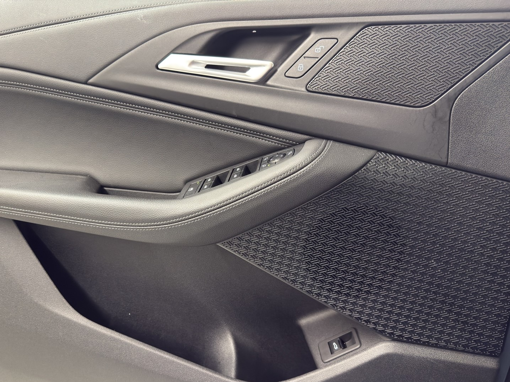 listing desktop thumbnail image 14