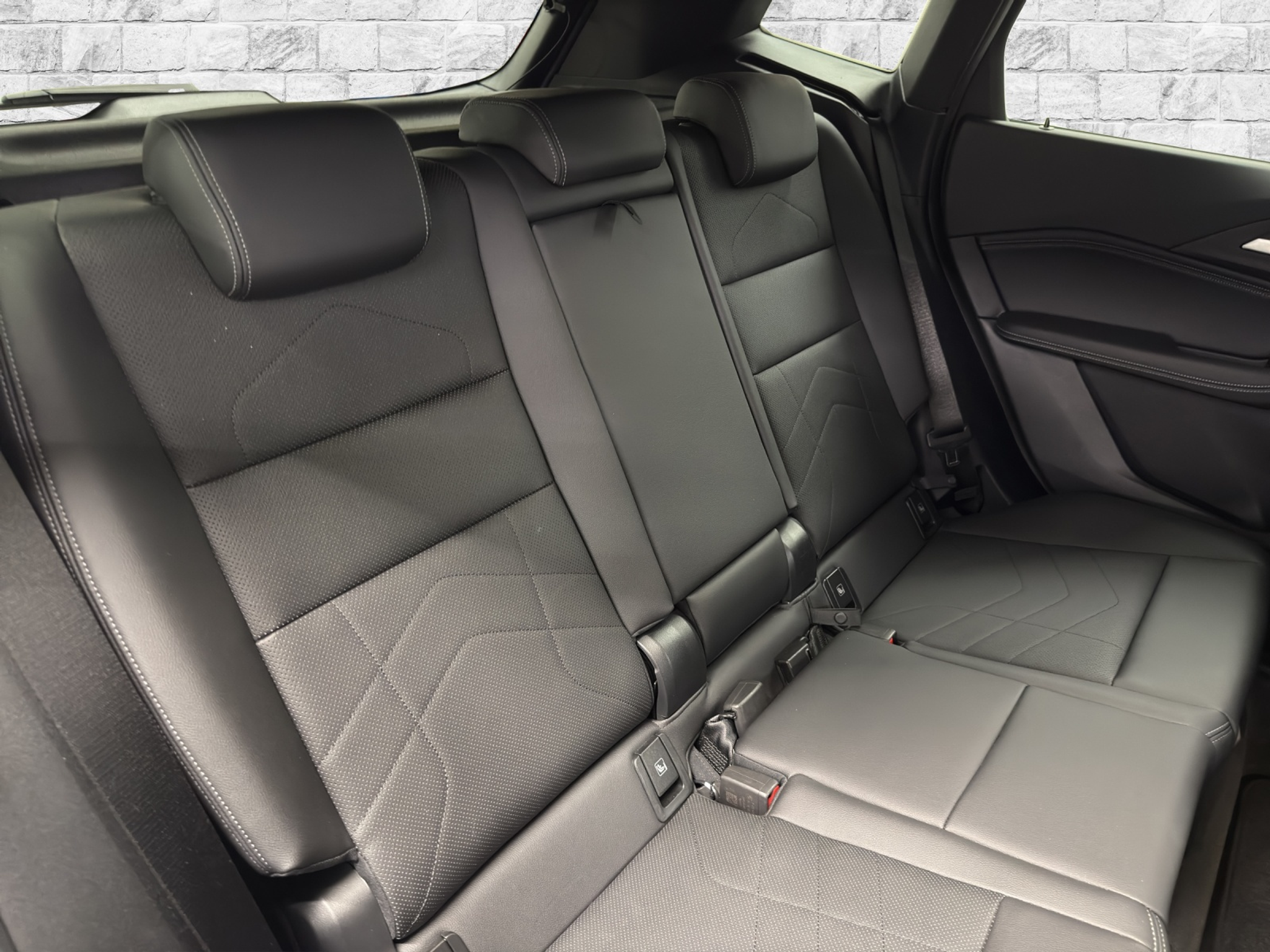 listing desktop thumbnail image 18