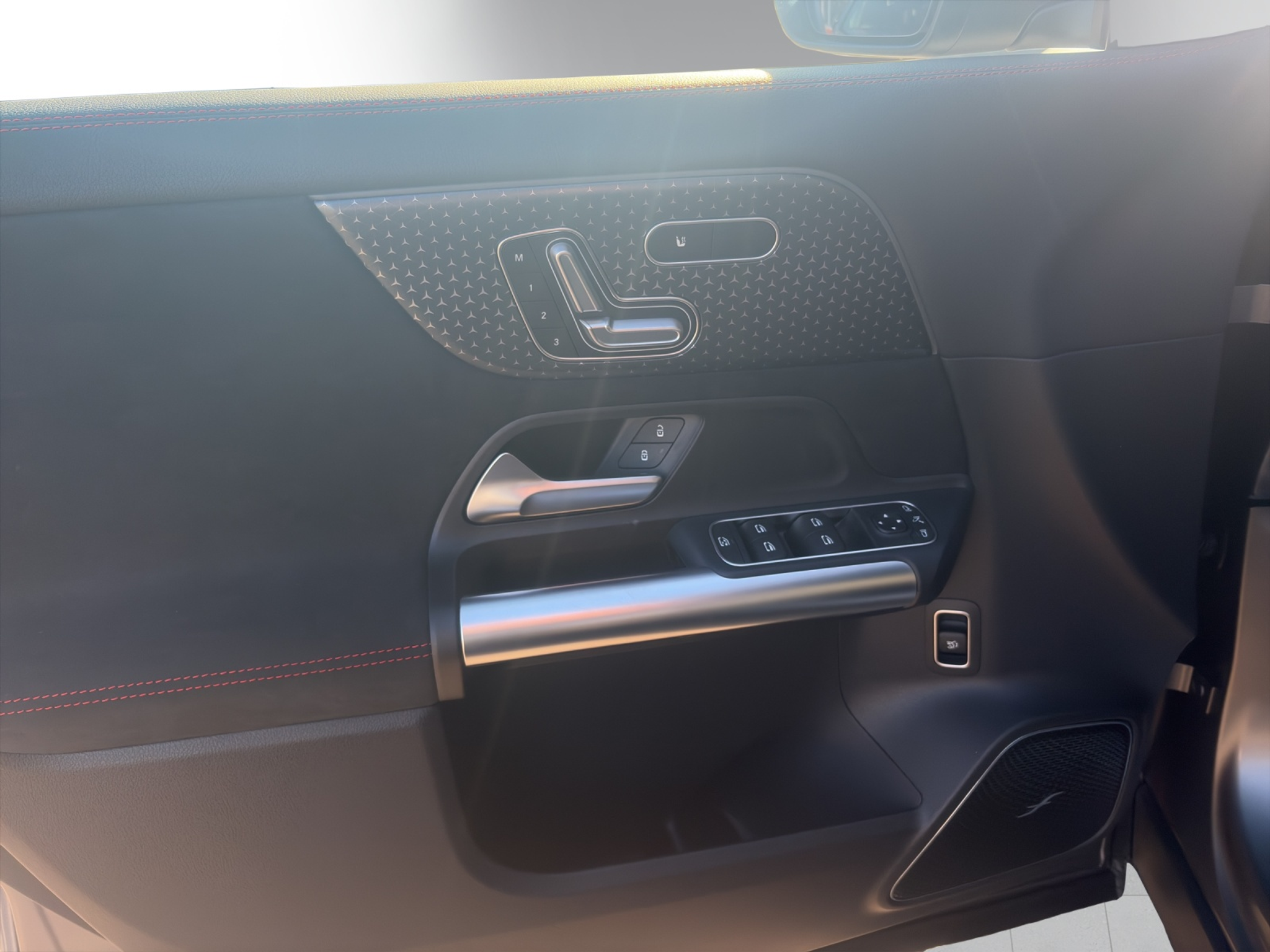 listing desktop thumbnail image 5