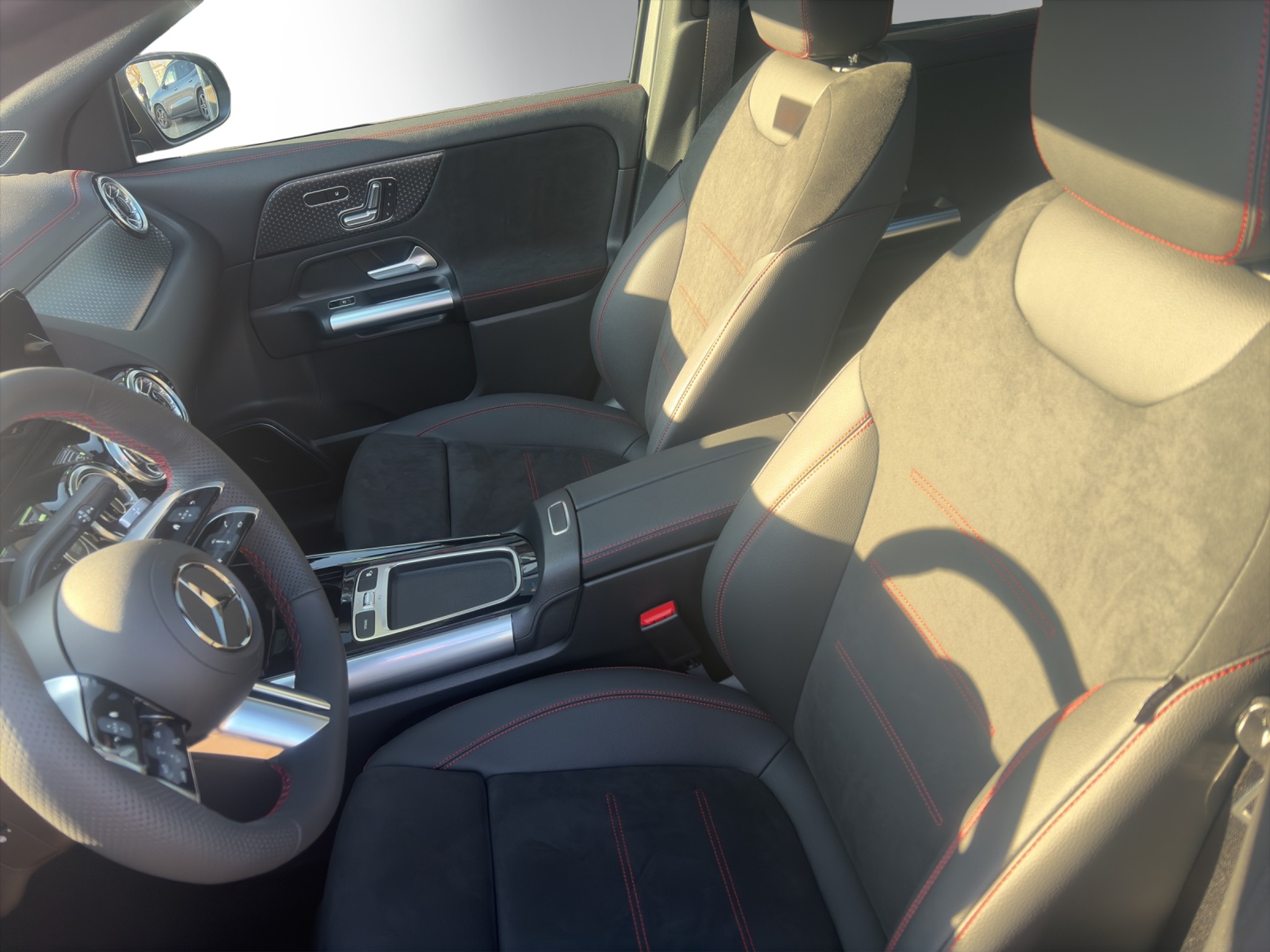 listing desktop thumbnail image 4