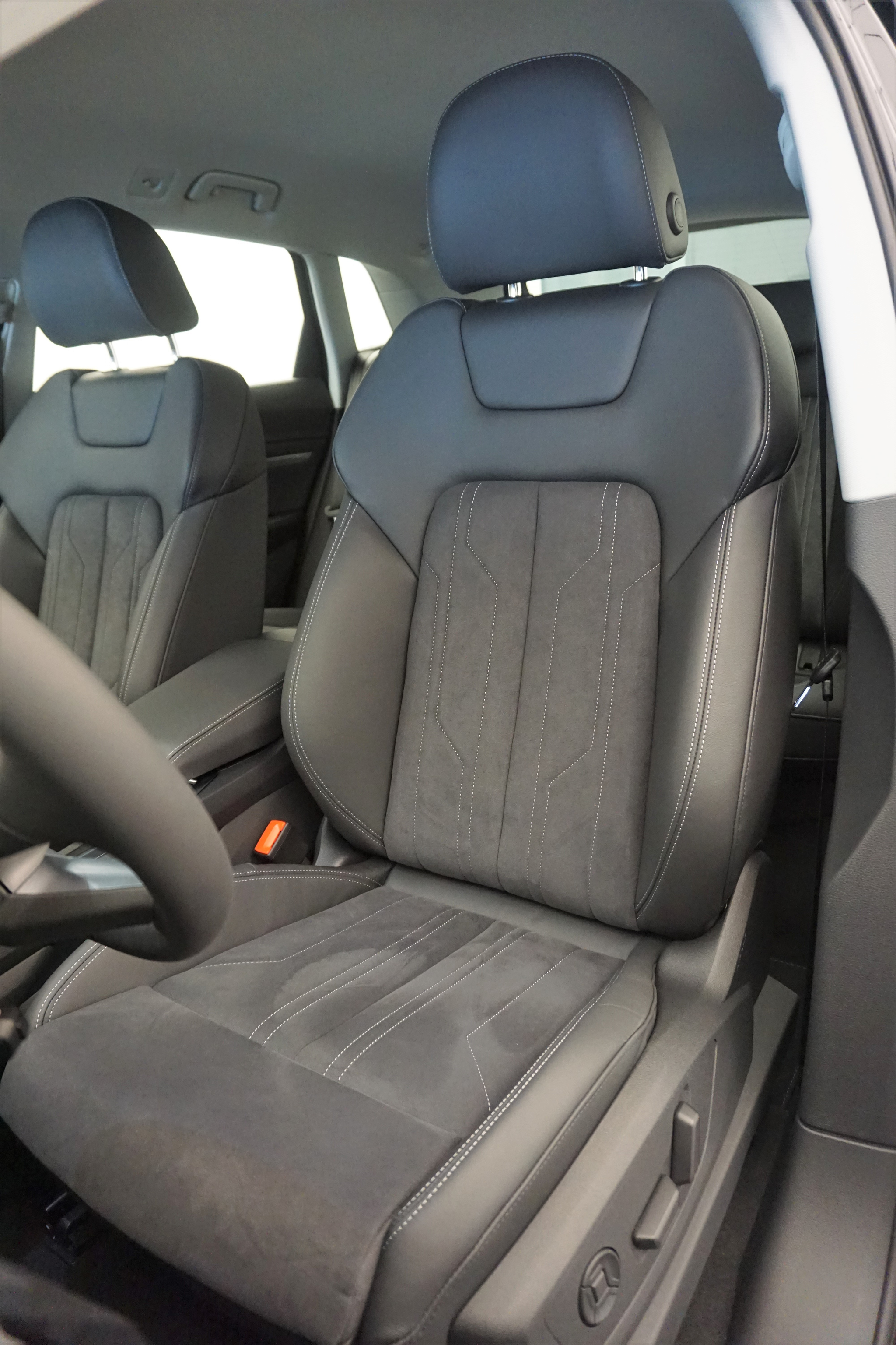 listing desktop thumbnail image 4