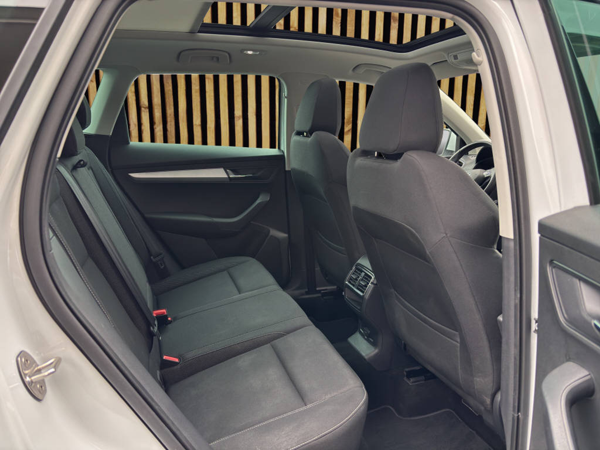 listing desktop thumbnail image 5