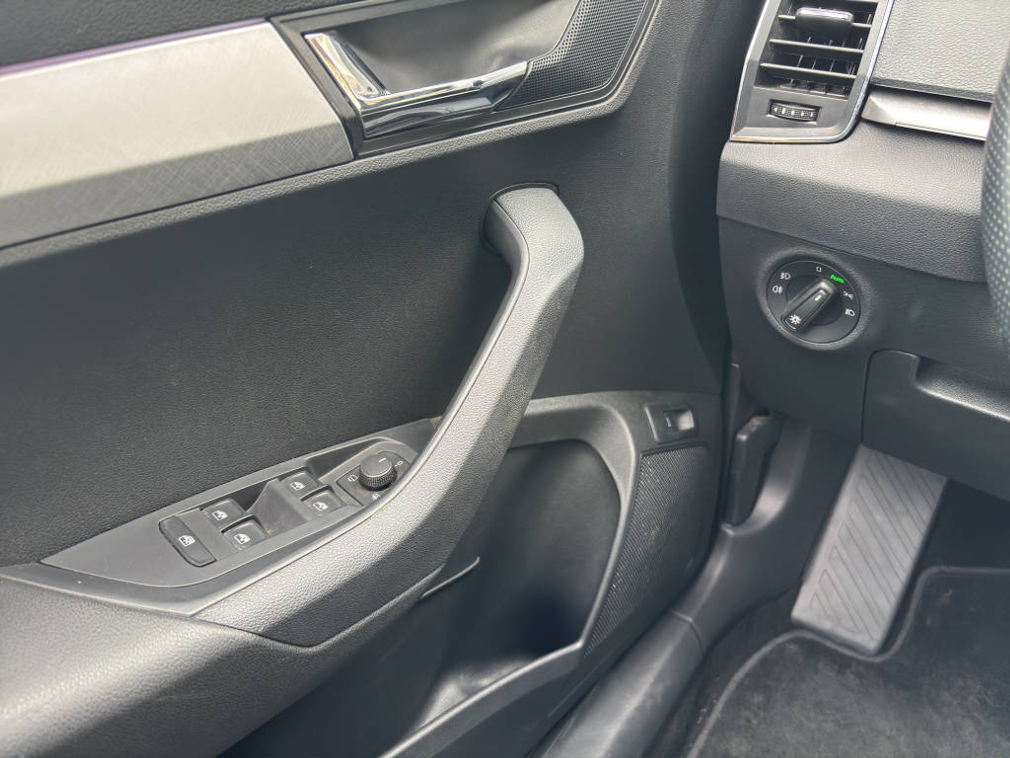 listing desktop thumbnail image 13