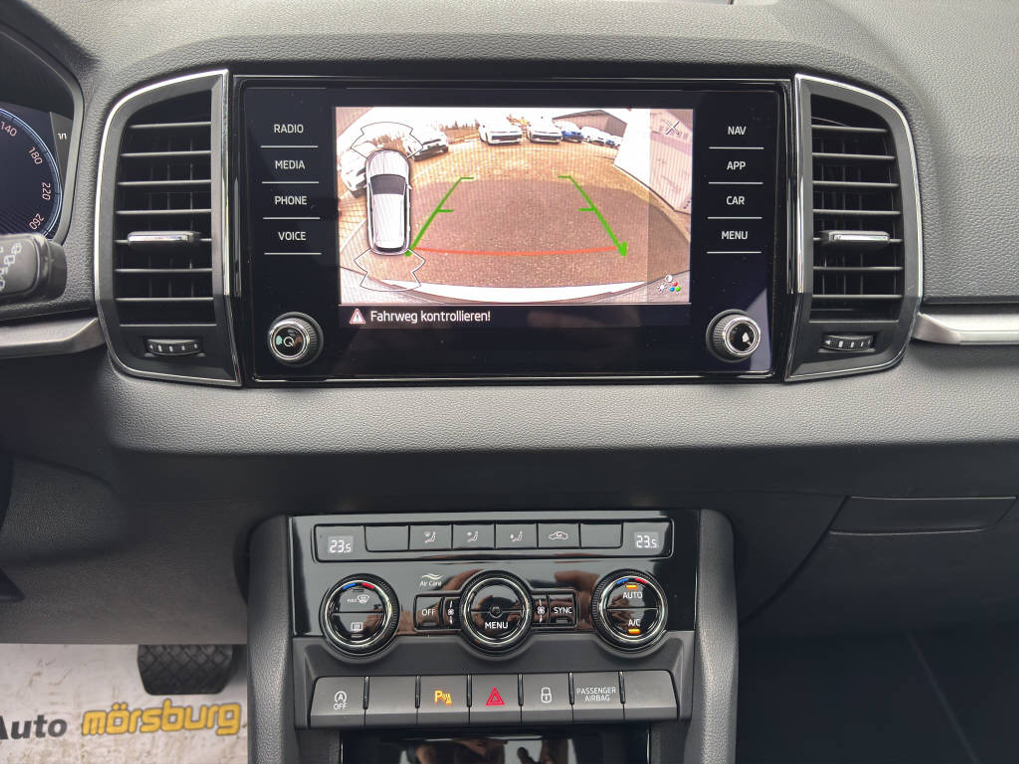 listing desktop thumbnail image 9