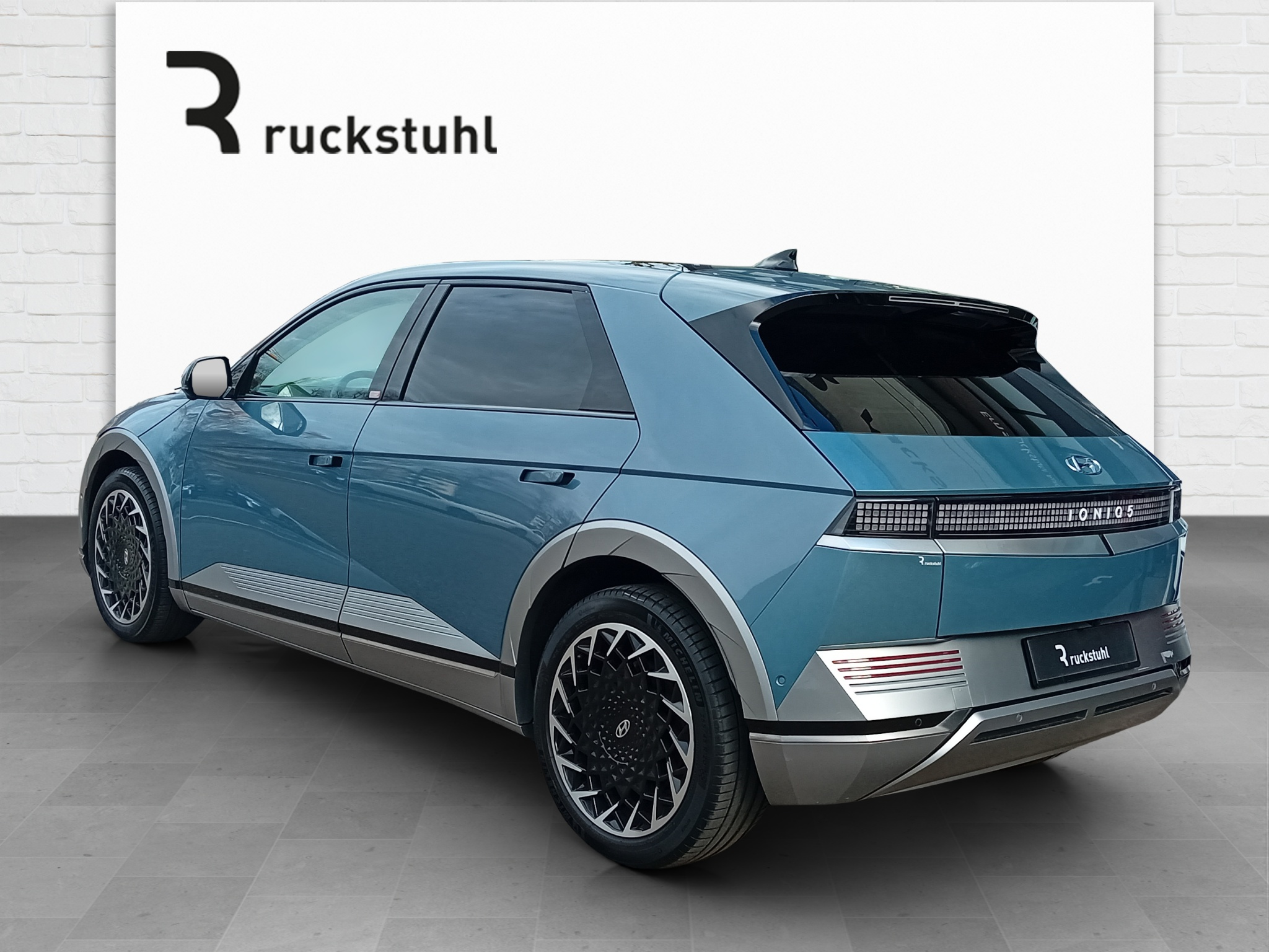 listing desktop thumbnail image 3