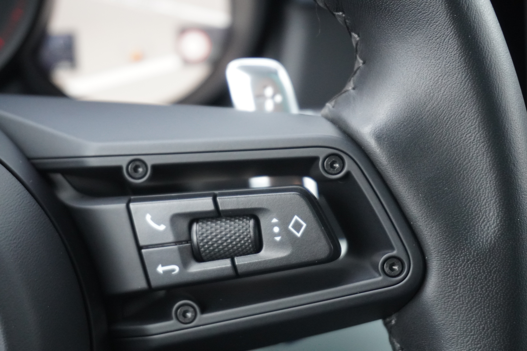 listing desktop thumbnail image 23