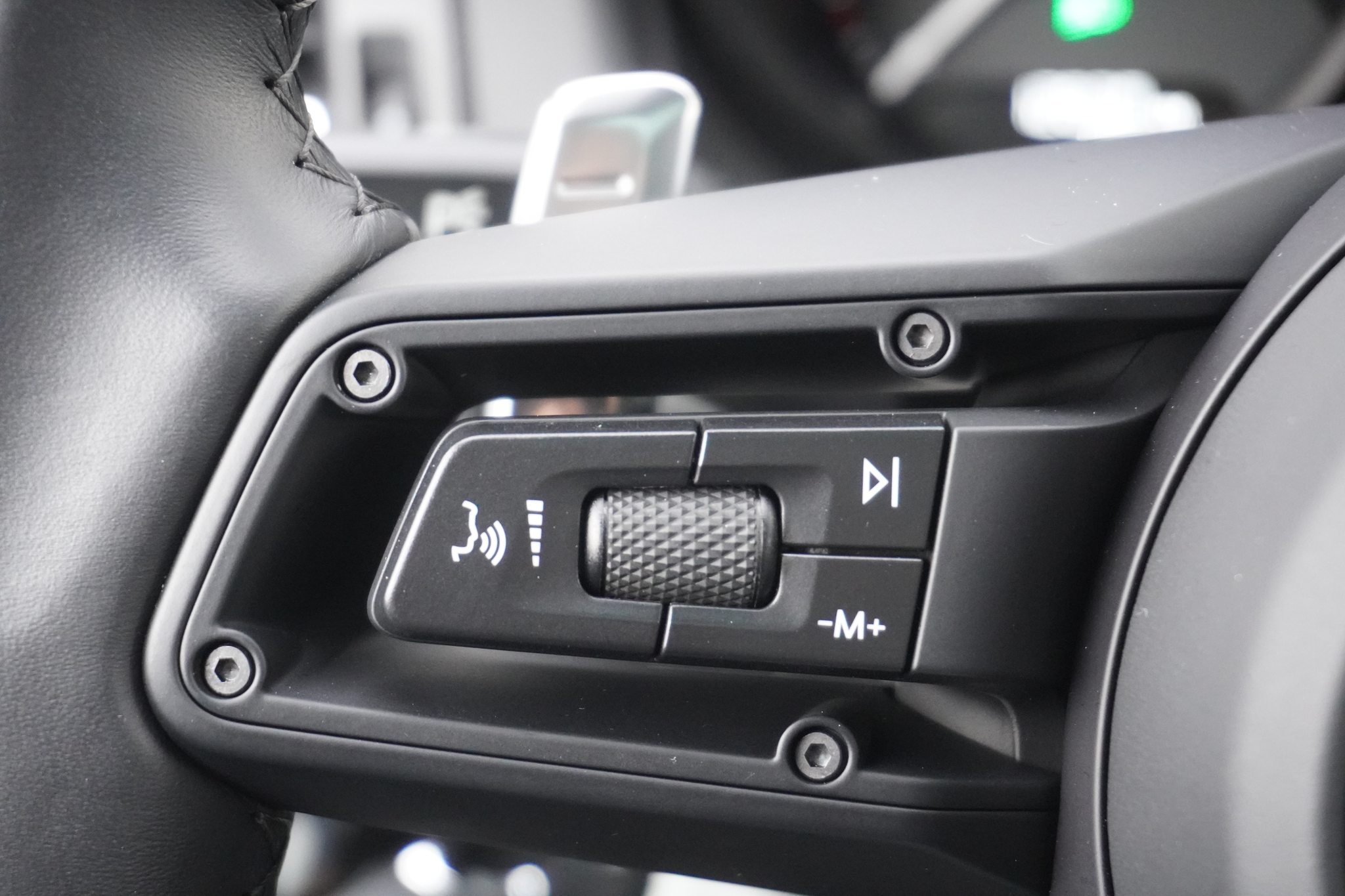 listing desktop thumbnail image 24