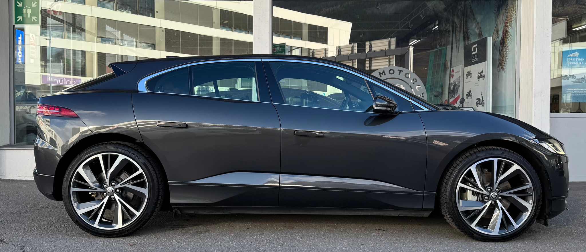 listing desktop thumbnail image 1