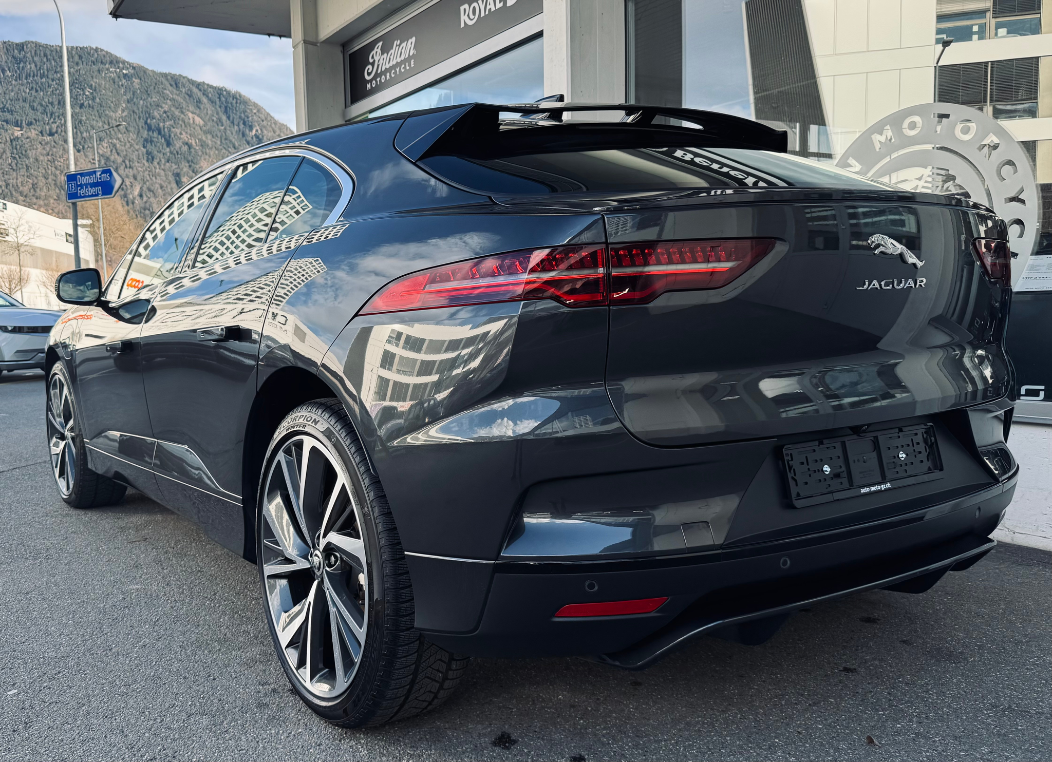 listing desktop thumbnail image 3