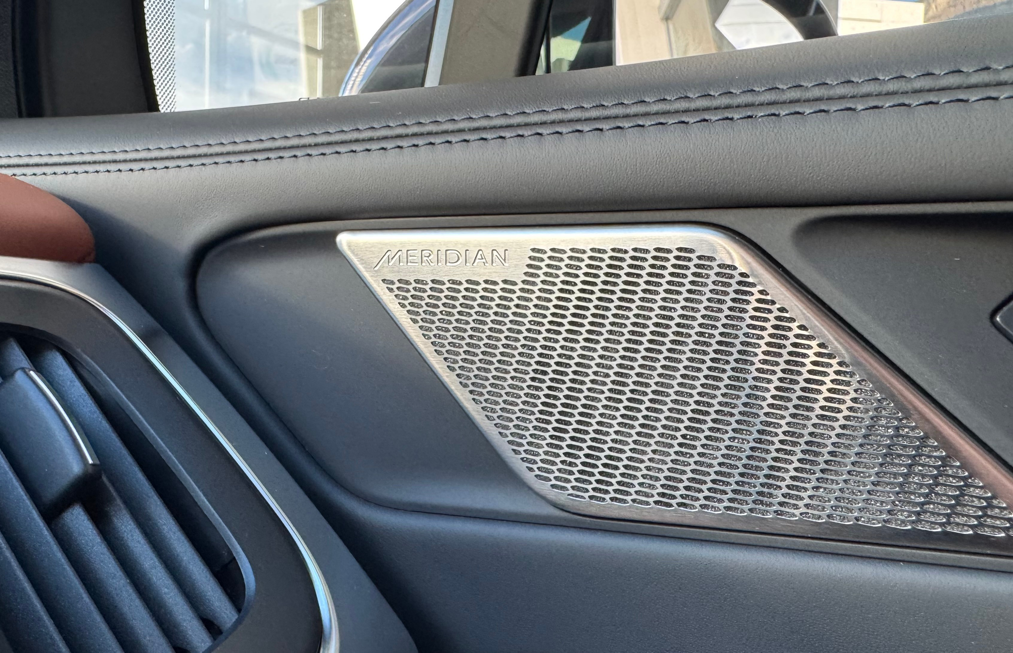 listing desktop thumbnail image 23